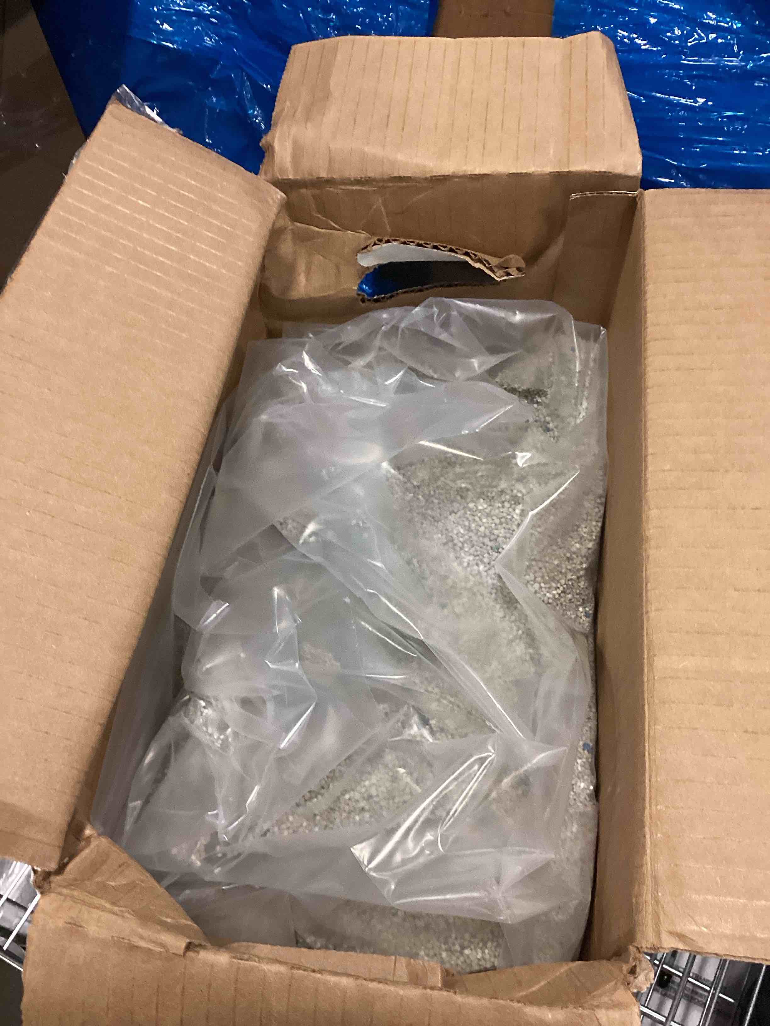 https://s3.amazonaws.com/lotting-images-prod/bidfta/BLU6205438_1712147786642.jpeg
