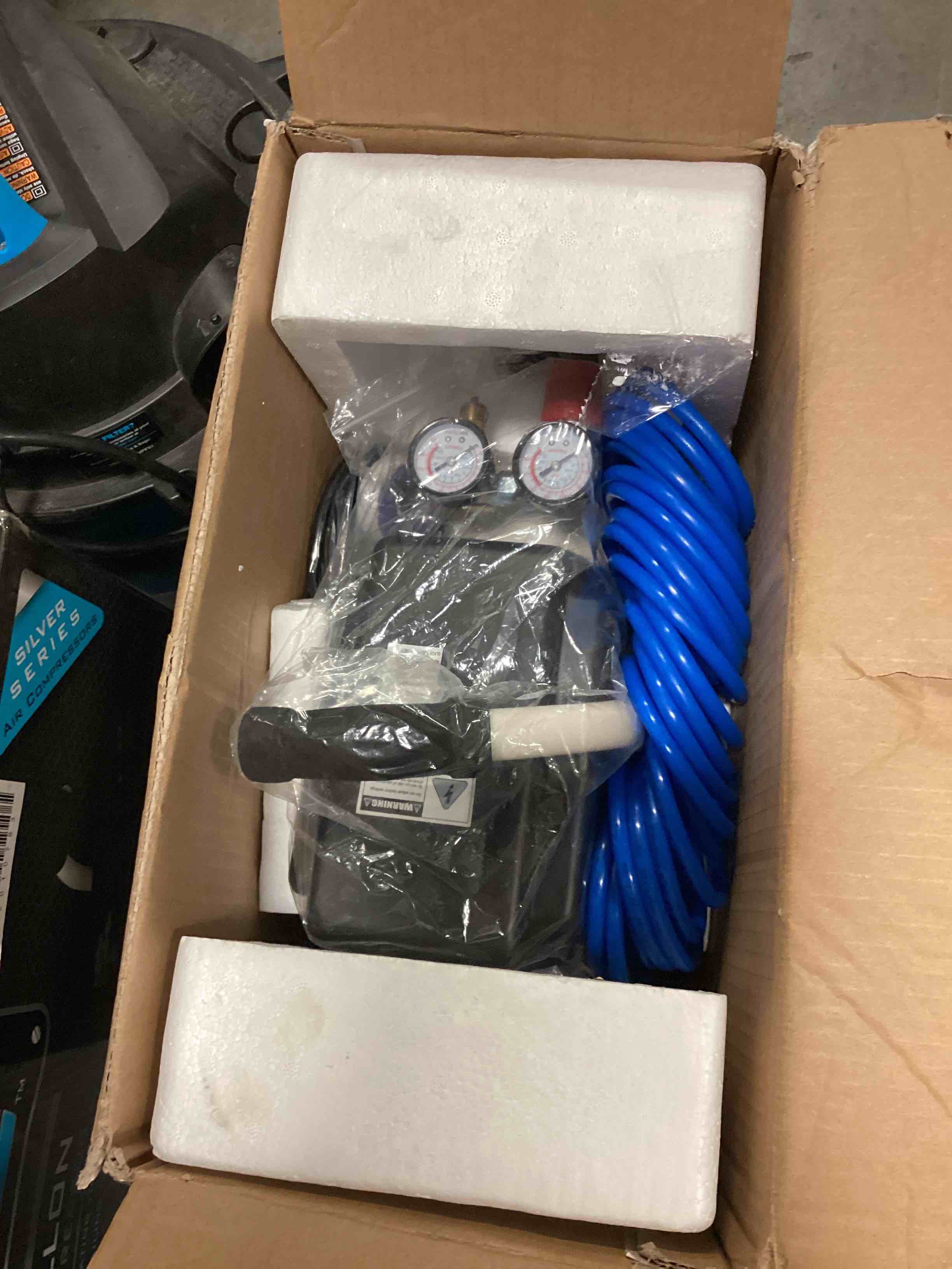https://s3.amazonaws.com/lotting-images-prod/bidfta/BLU6207462_1711979136404.jpeg