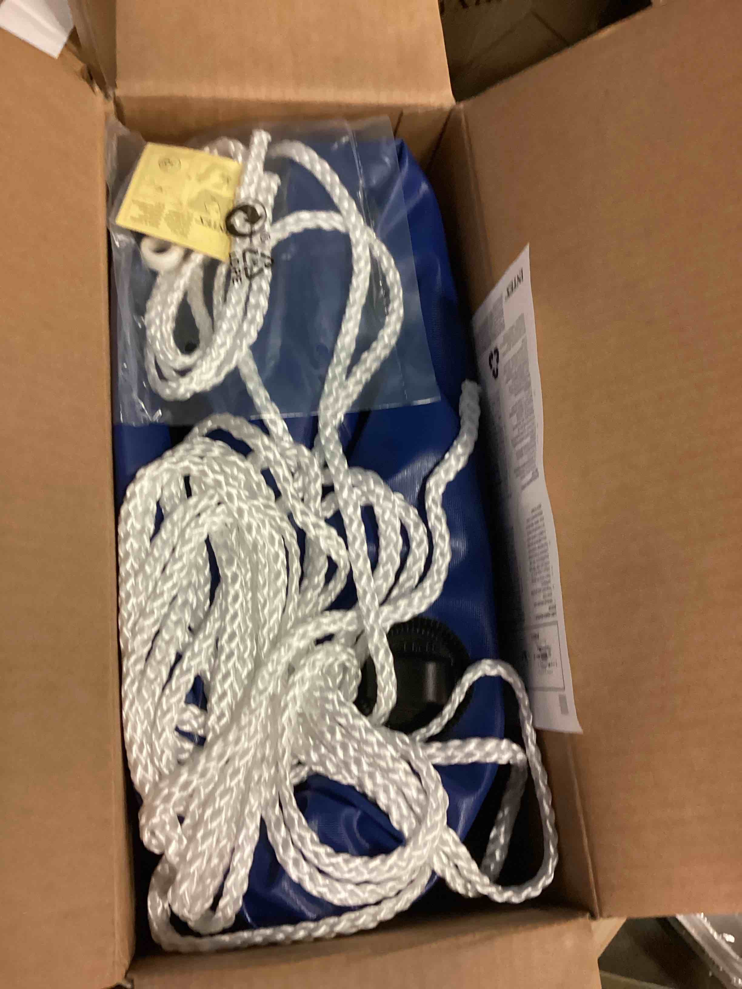 https://s3.amazonaws.com/lotting-images-prod/bidfta/BLU6211448_1713822778008.jpeg