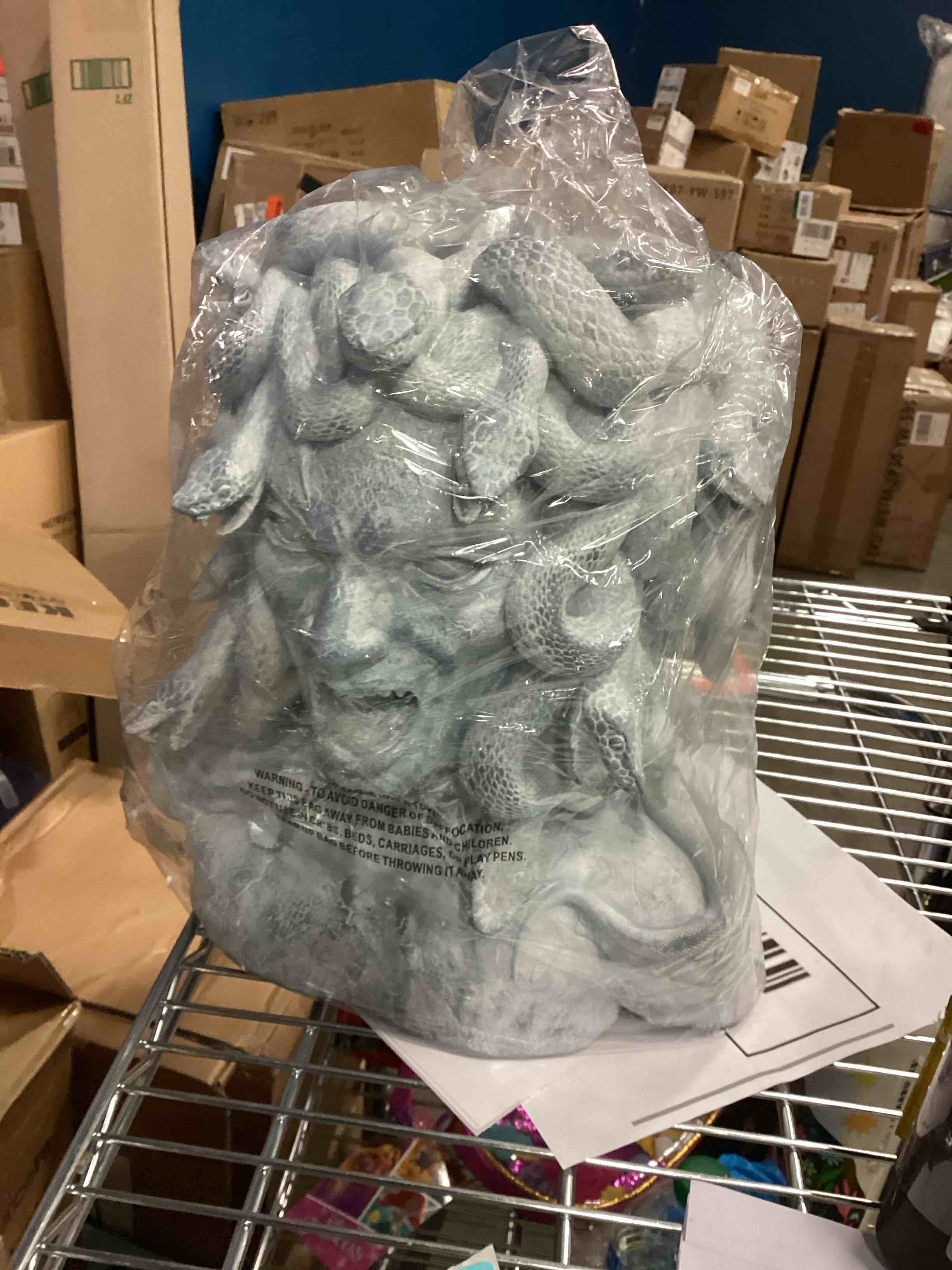 https://s3.amazonaws.com/lotting-images-prod/bidfta/BLU6211465_1713877791411.jpeg