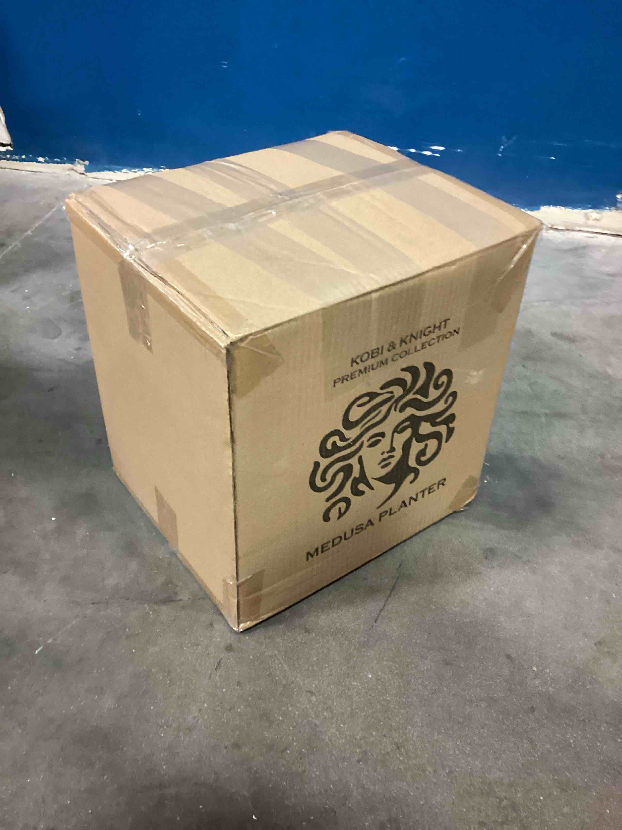 https://s3.amazonaws.com/lotting-images-prod/bidfta/BLU6211465_1713877971295.jpeg