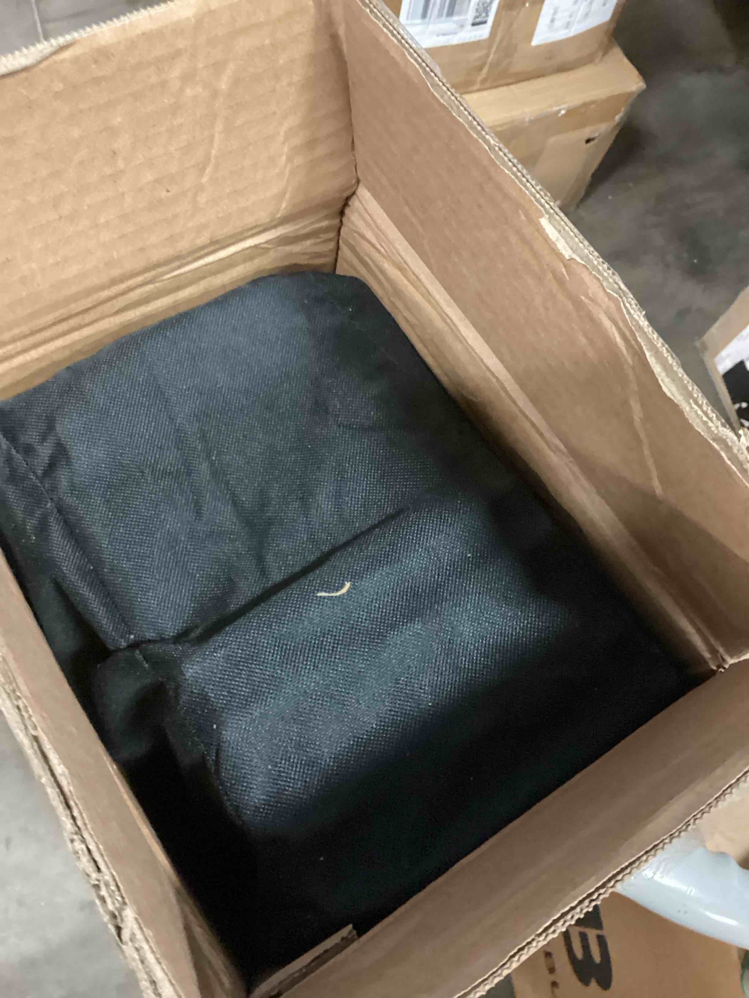https://s3.amazonaws.com/lotting-images-prod/bidfta/BLU6211511_1713892214993.jpeg