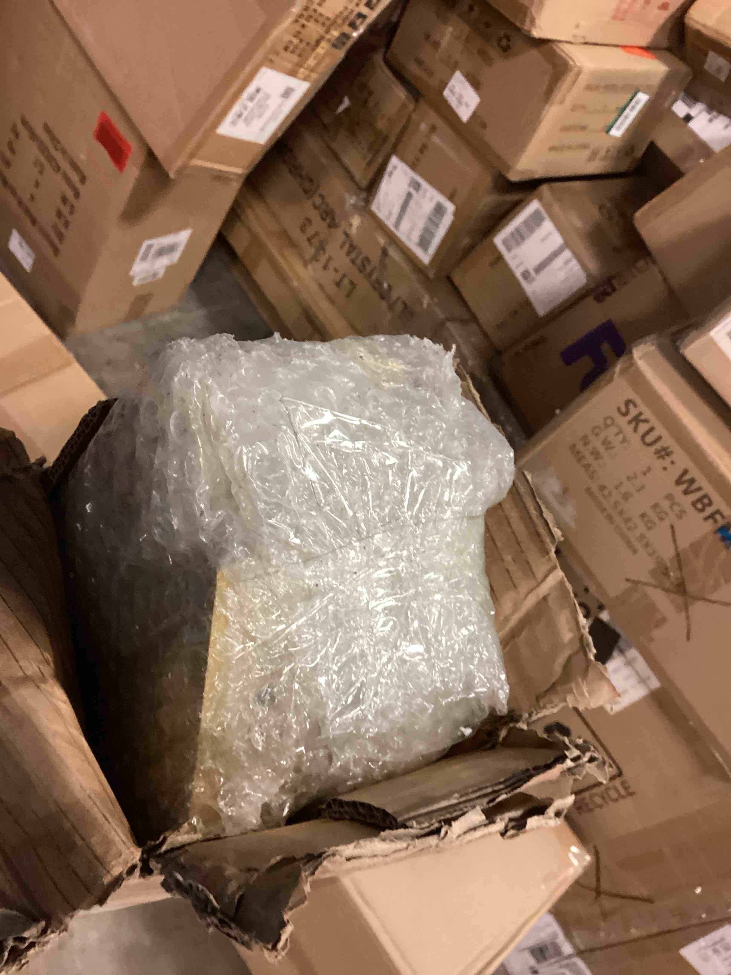https://s3.amazonaws.com/lotting-images-prod/bidfta/BLU6211526_1713895194765.jpeg
