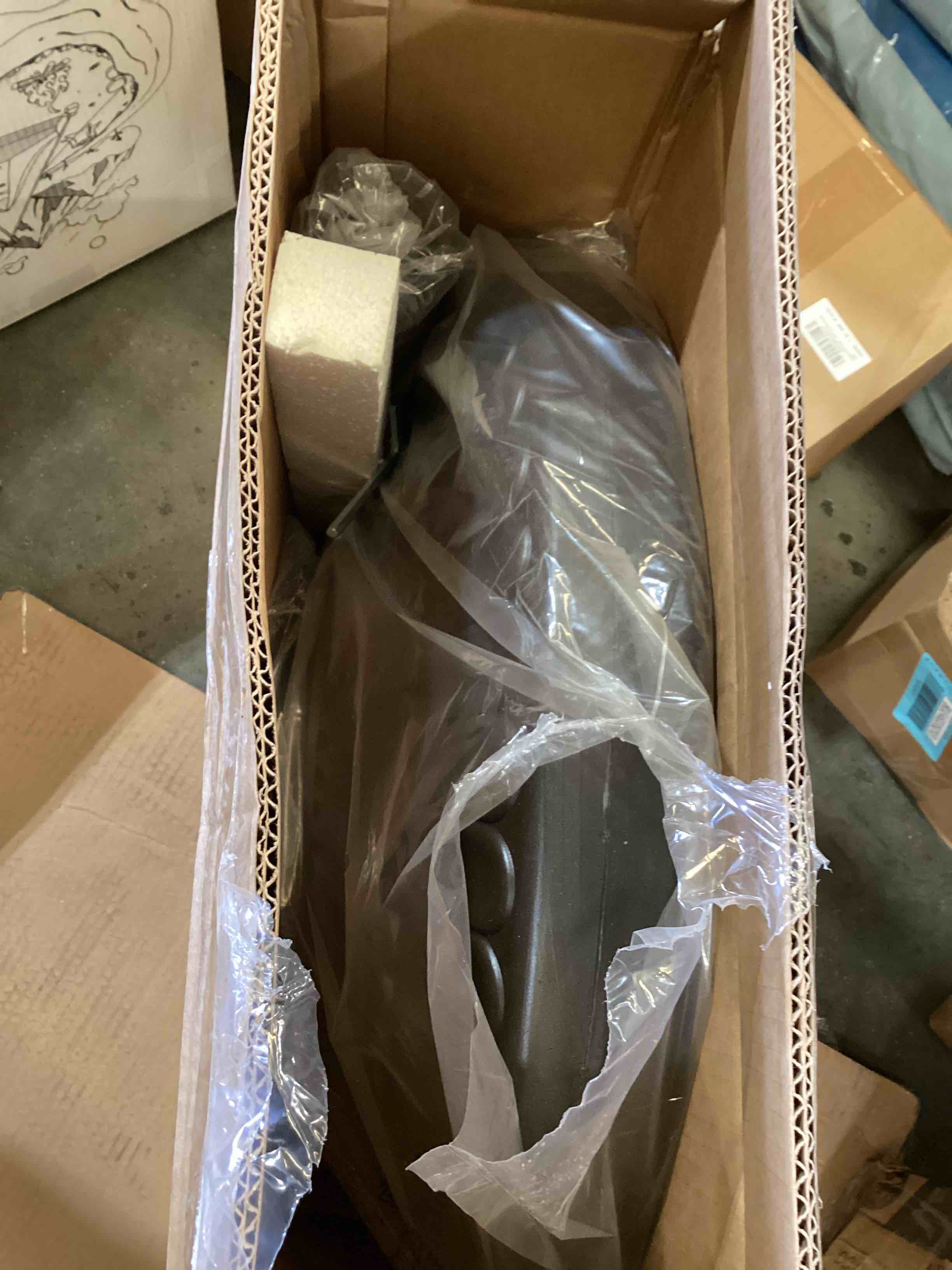 https://s3.amazonaws.com/lotting-images-prod/bidfta/BLU6226215_1717162700822.jpeg