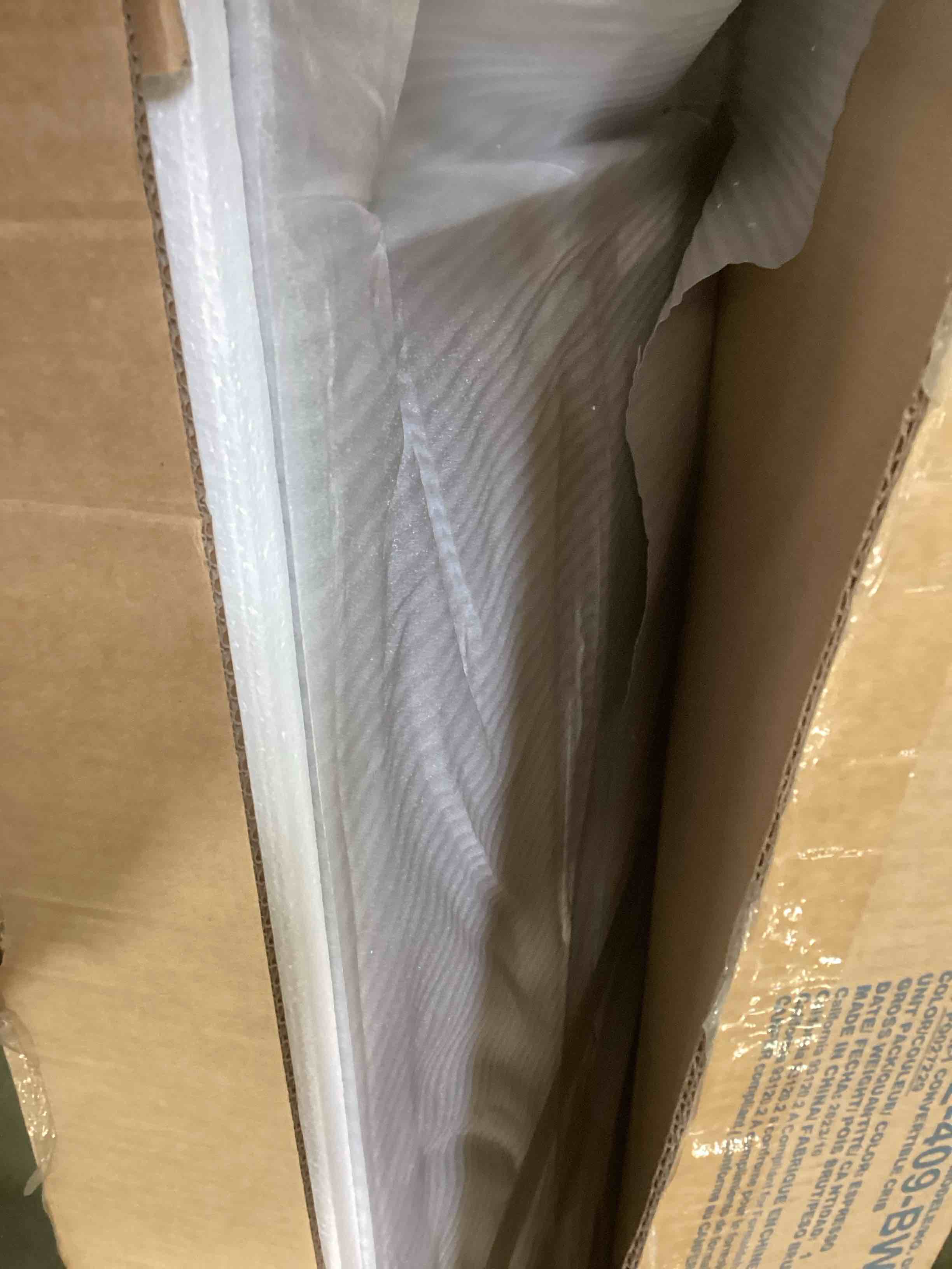 https://s3.amazonaws.com/lotting-images-prod/bidfta/BLU6248510_1713974301037.jpeg