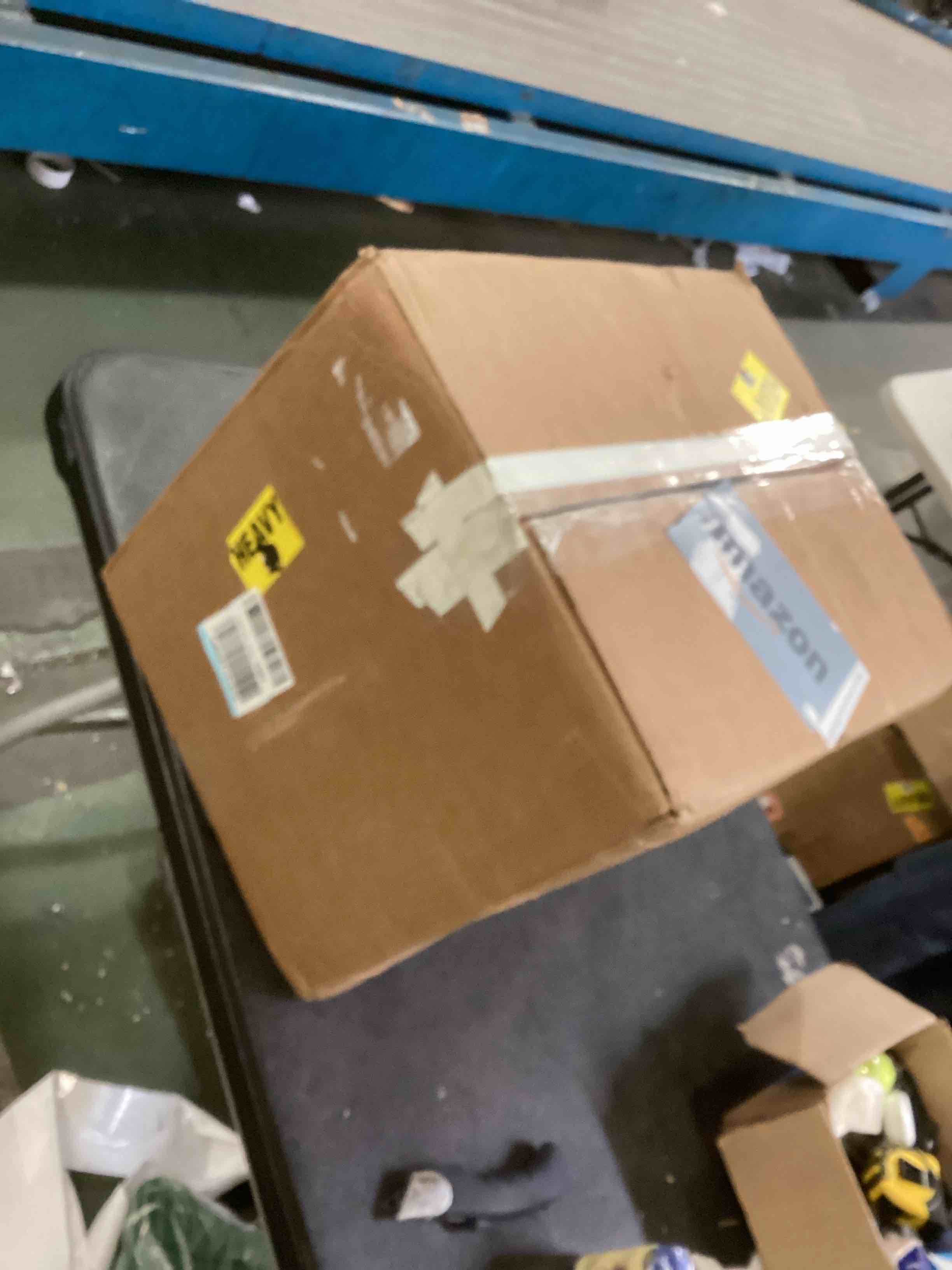 https://s3.amazonaws.com/lotting-images-prod/bidfta/BLU6248746_1714058141952.jpeg