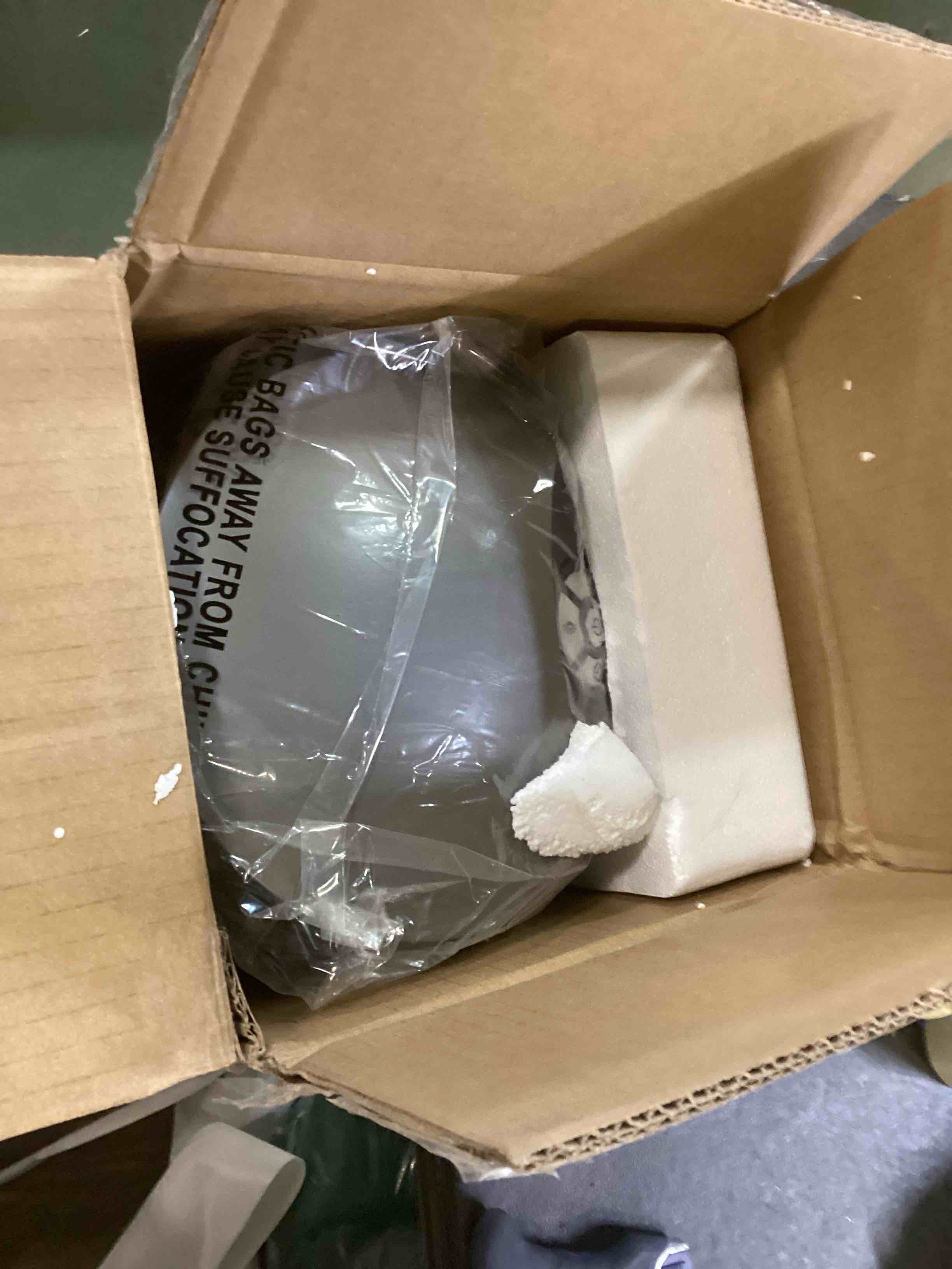 https://s3.amazonaws.com/lotting-images-prod/bidfta/BLU6248778_1714062272144.jpeg