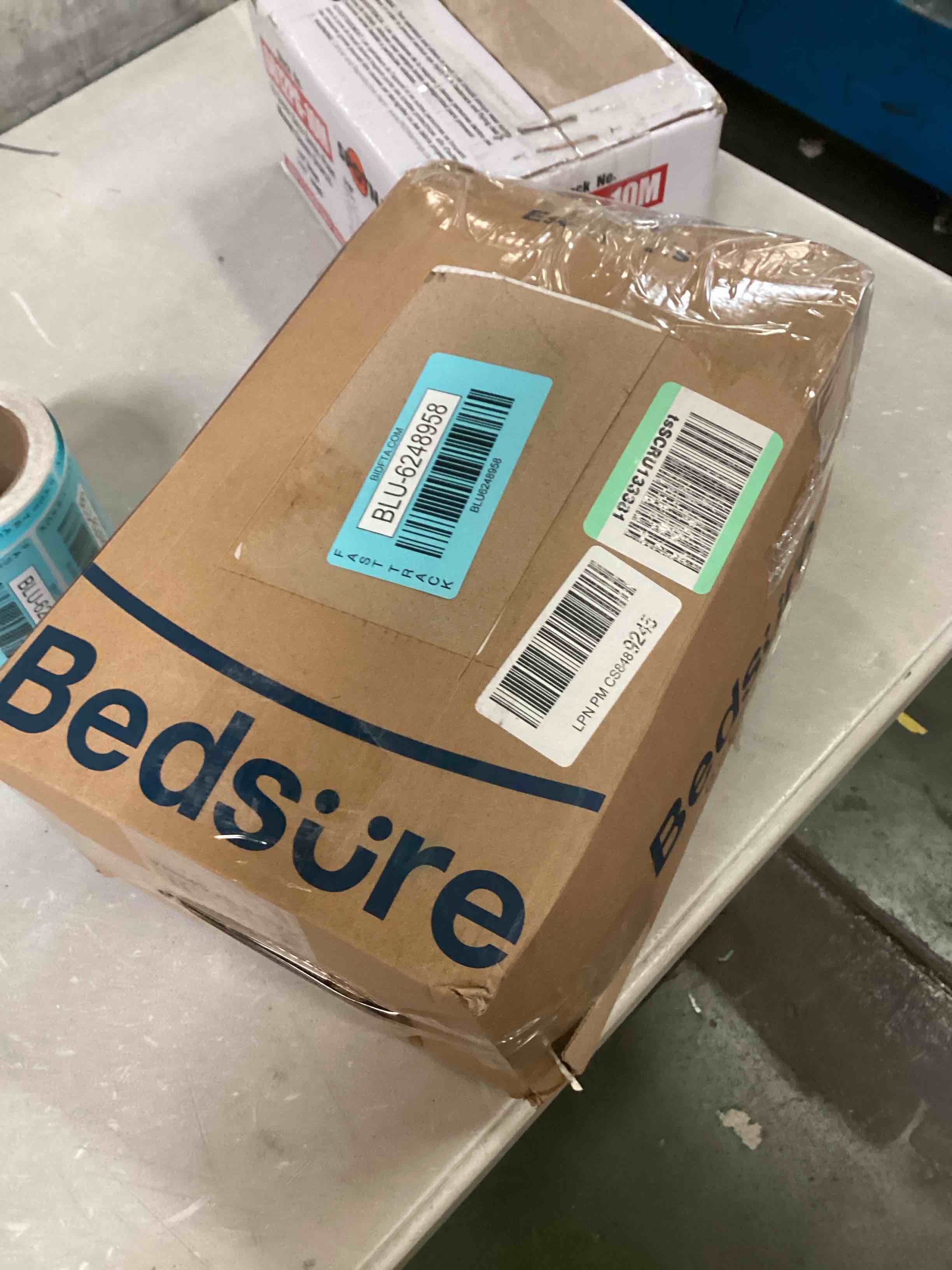 https://s3.amazonaws.com/lotting-images-prod/bidfta/BLU6248958_1714145741972.jpeg
