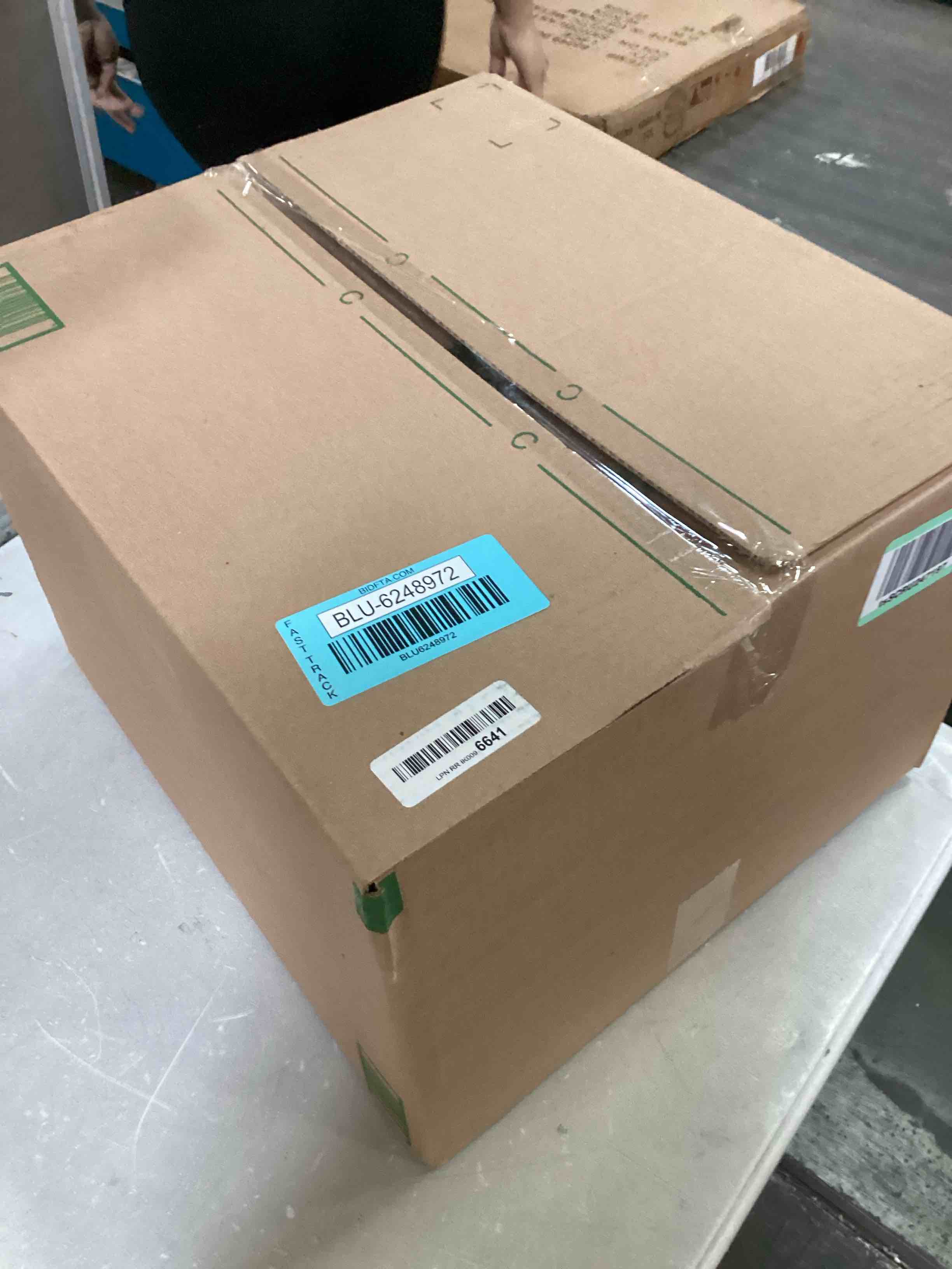 https://s3.amazonaws.com/lotting-images-prod/bidfta/BLU6248972_1714147429839.jpeg