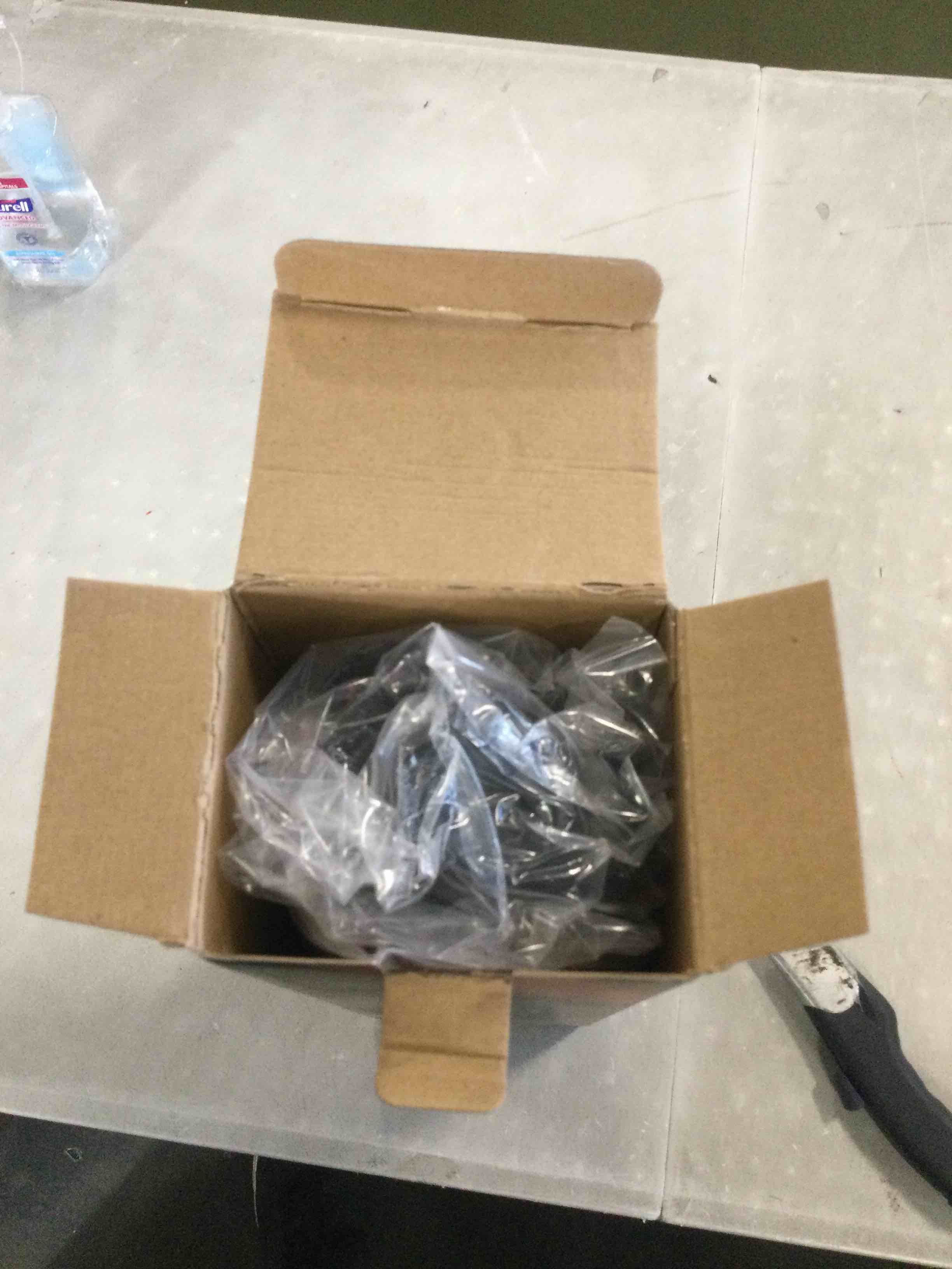 https://s3.amazonaws.com/lotting-images-prod/bidfta/BLU6250105_1714393754651.jpeg