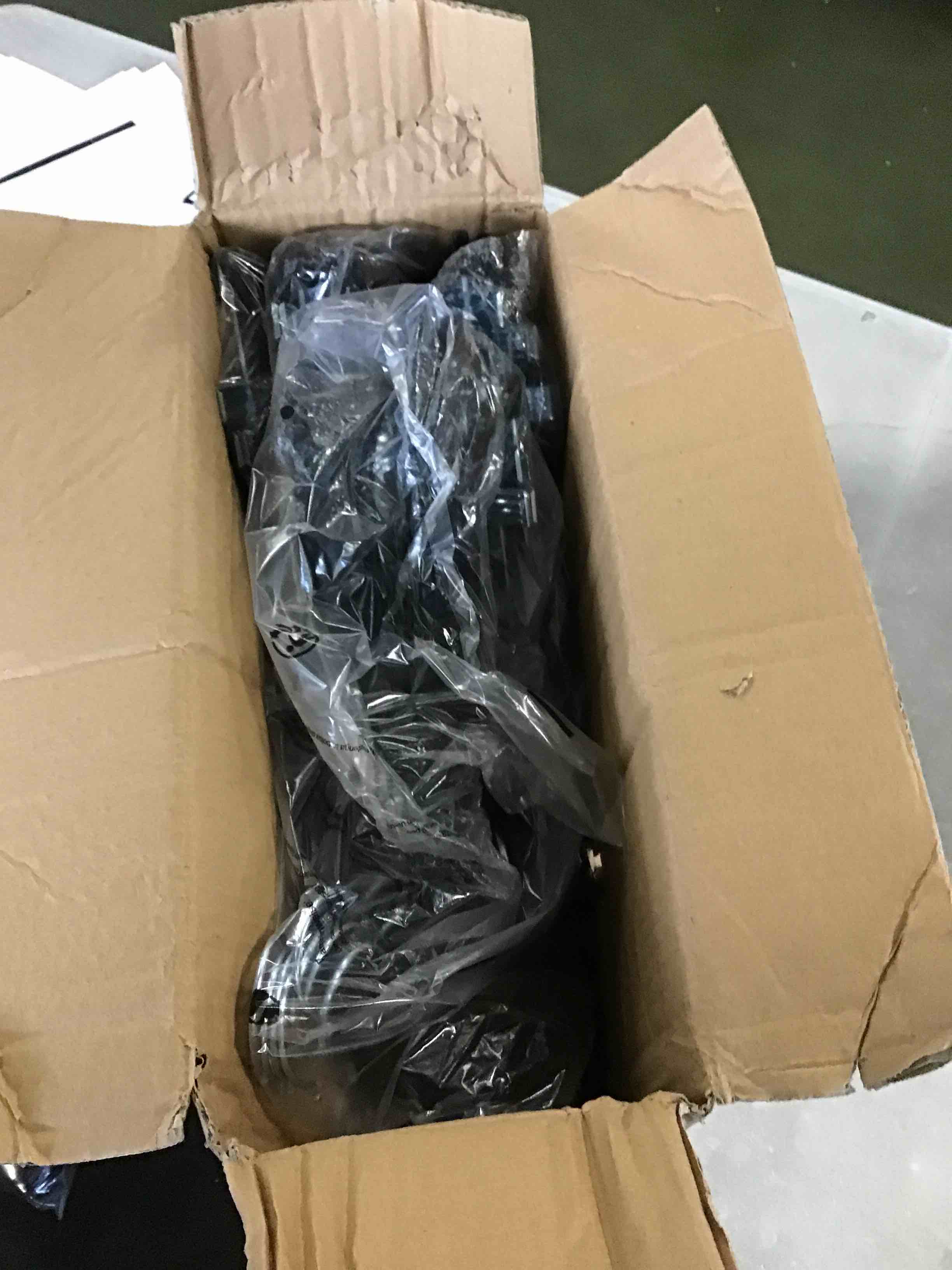 https://s3.amazonaws.com/lotting-images-prod/bidfta/BLU6250592_1714487295515.jpeg