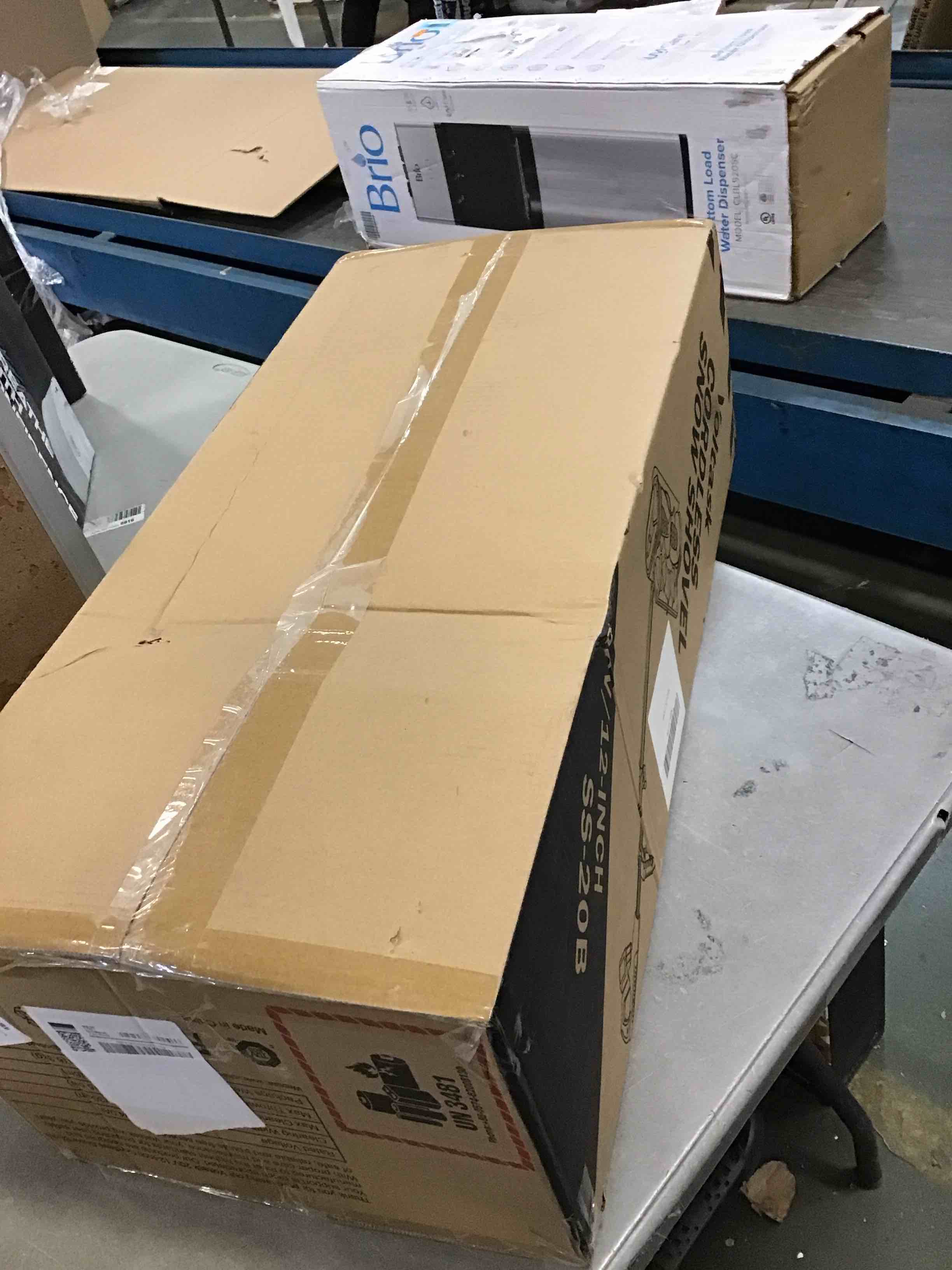 https://s3.amazonaws.com/lotting-images-prod/bidfta/BLU6252385_1714068740485.jpeg