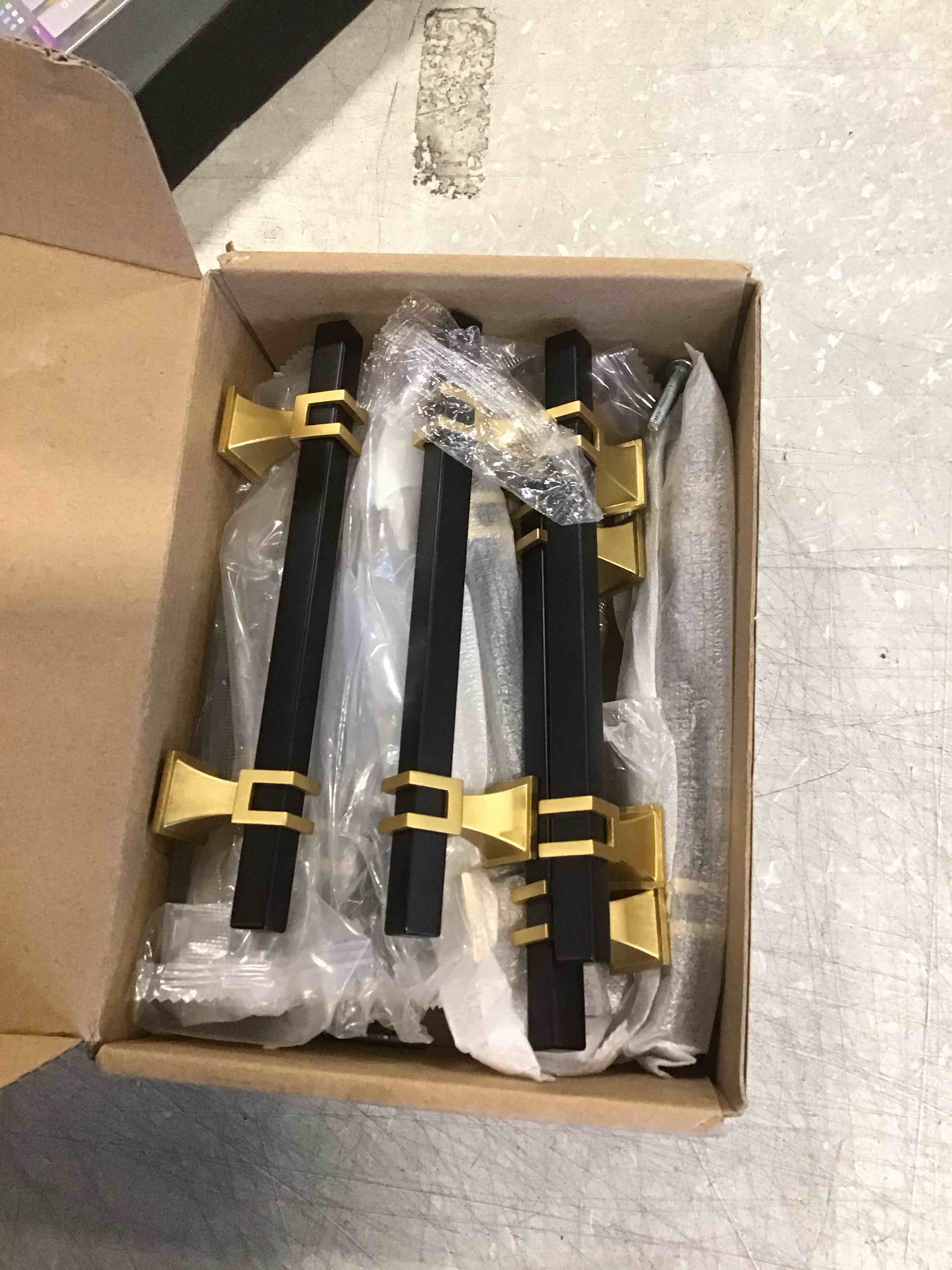 https://s3.amazonaws.com/lotting-images-prod/bidfta/BLU6254493_1714064576712.jpeg