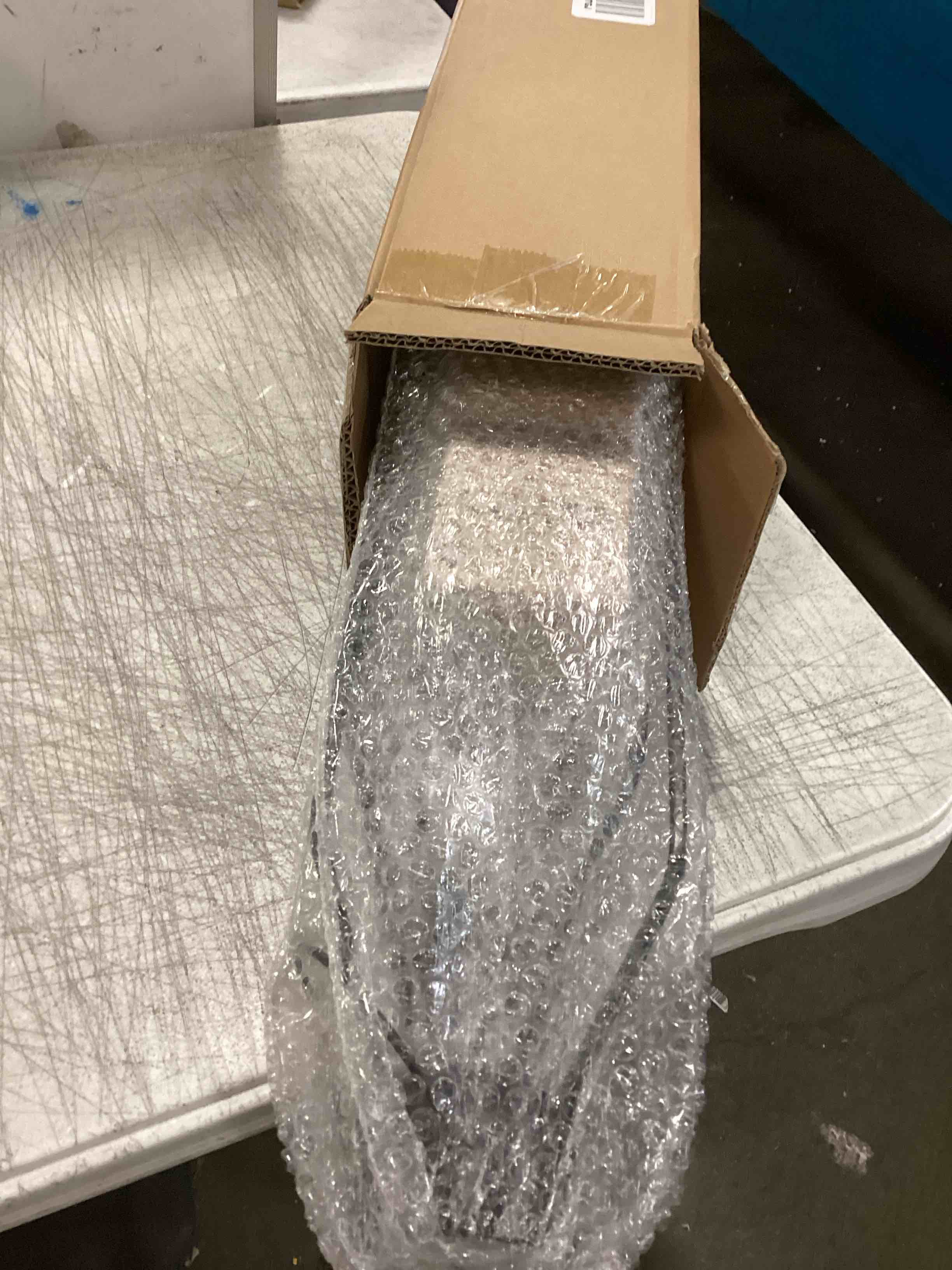 https://s3.amazonaws.com/lotting-images-prod/bidfta/BLU6255759_1713361945082.jpeg