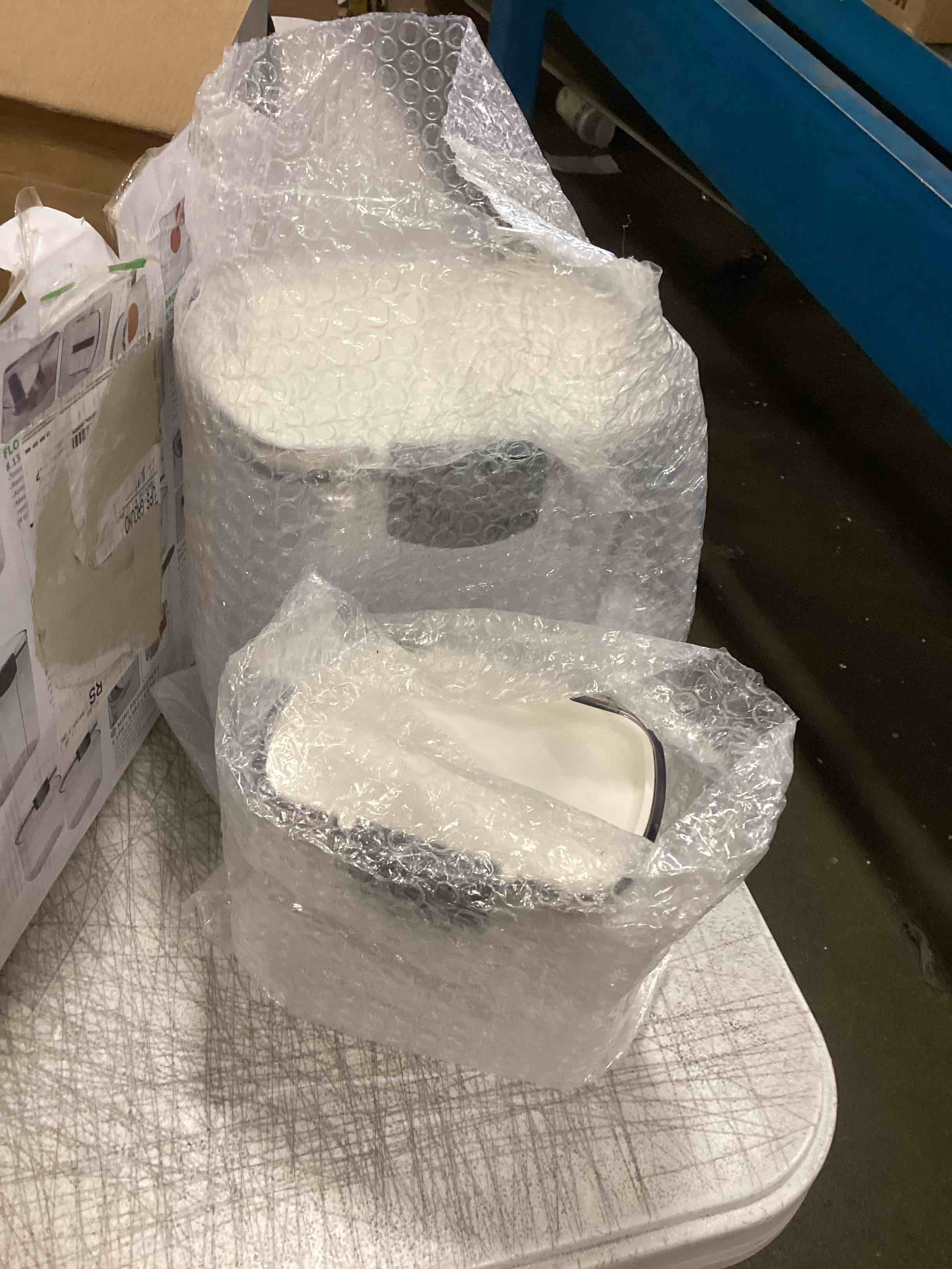 https://s3.amazonaws.com/lotting-images-prod/bidfta/BLU6255770_1713364609647.jpeg
