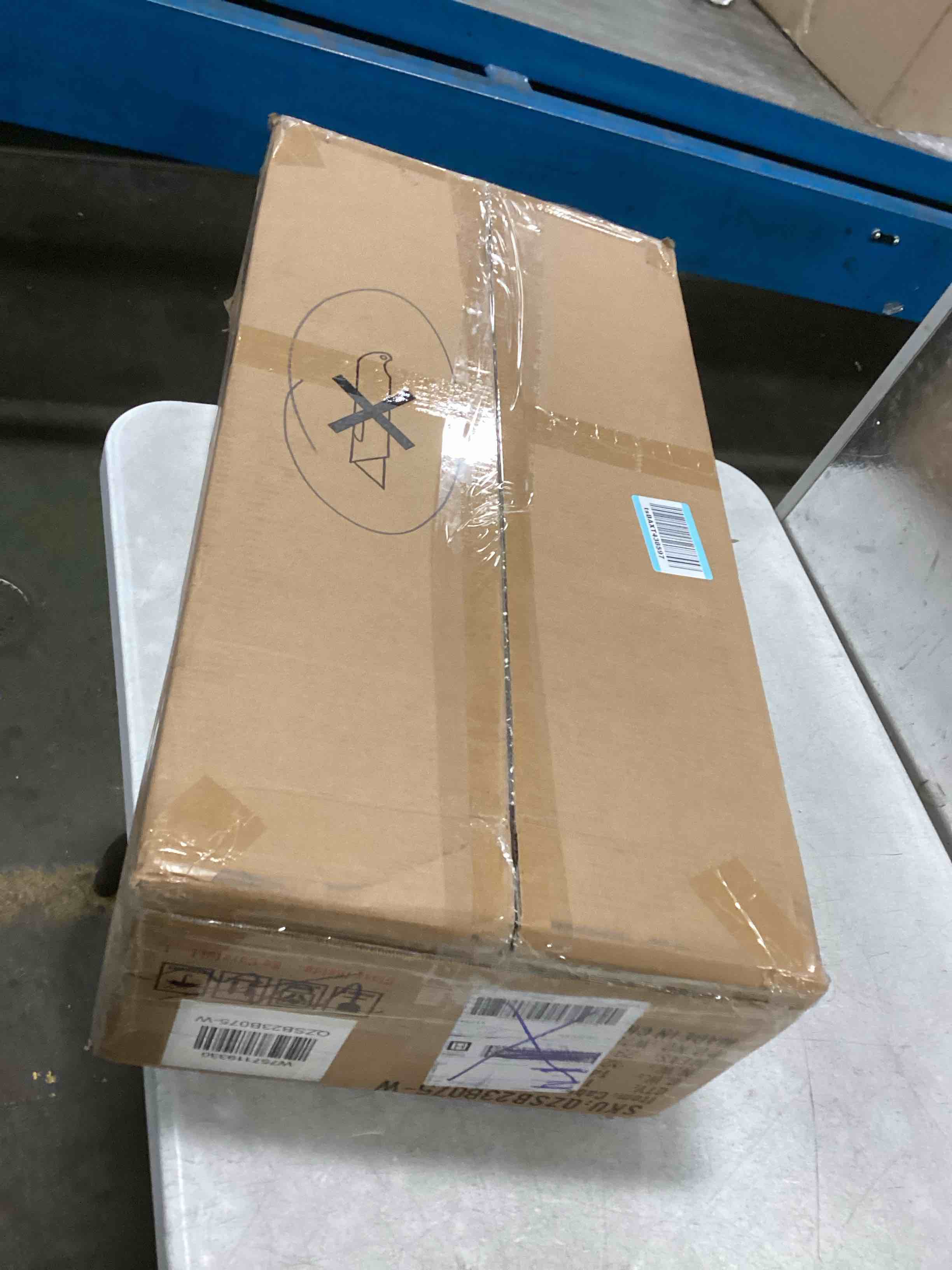 https://s3.amazonaws.com/lotting-images-prod/bidfta/BLU6256148_1713438079435.jpeg