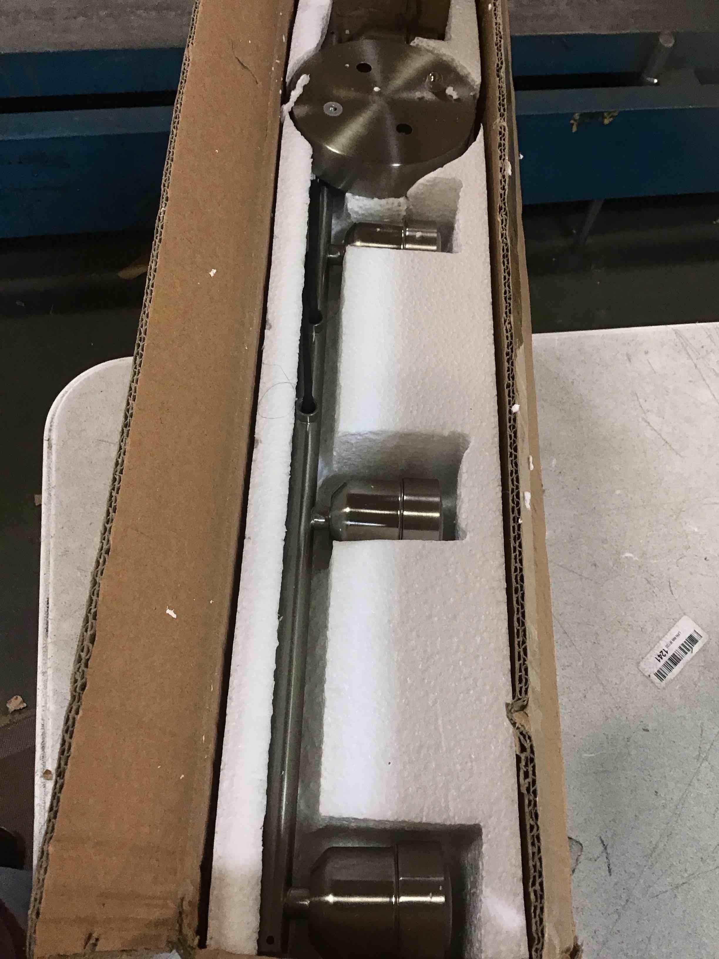 https://s3.amazonaws.com/lotting-images-prod/bidfta/BLU6259030_1714062528985.jpeg