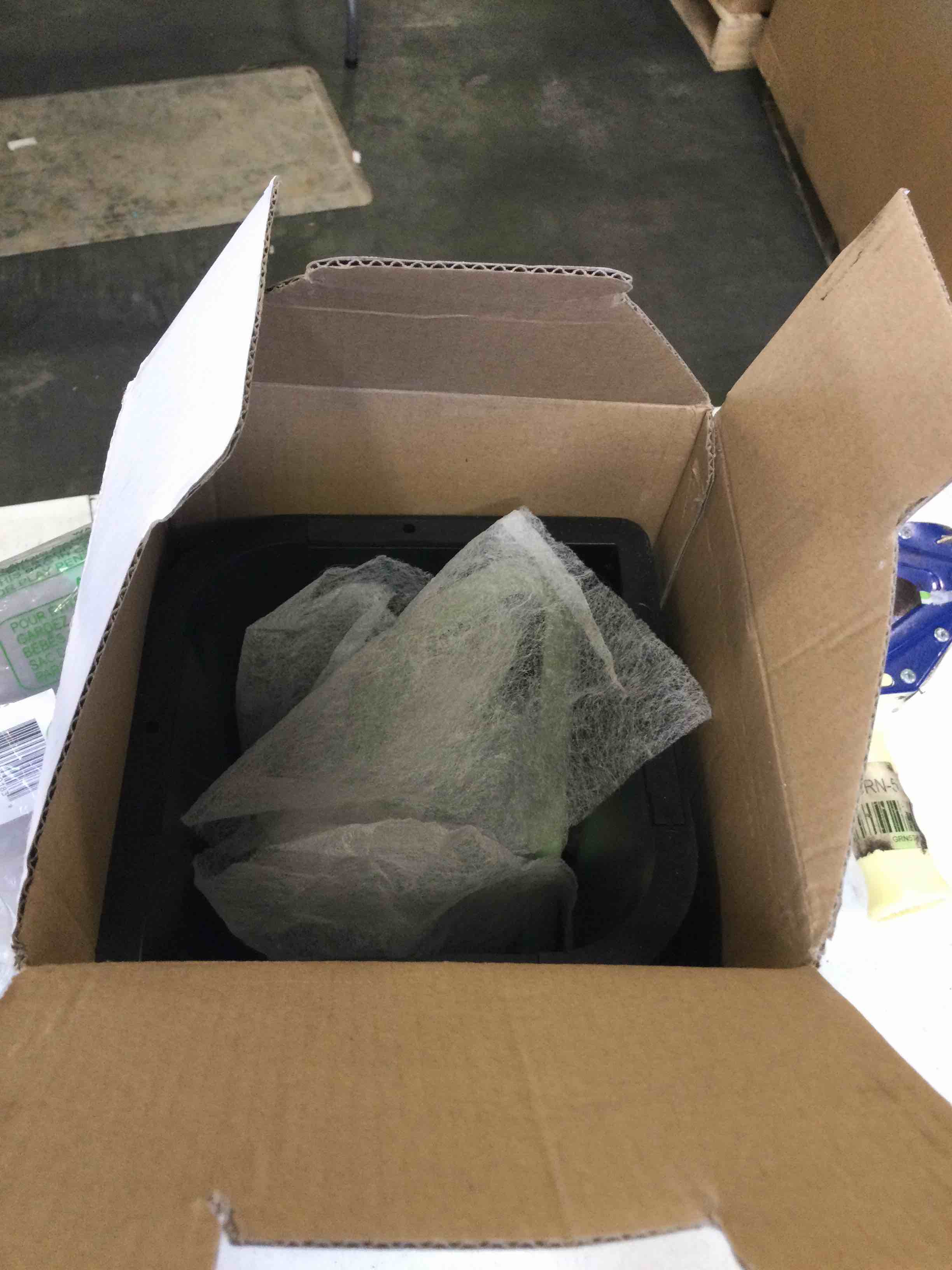 https://s3.amazonaws.com/lotting-images-prod/bidfta/BLU6261733_1715353716476.jpeg