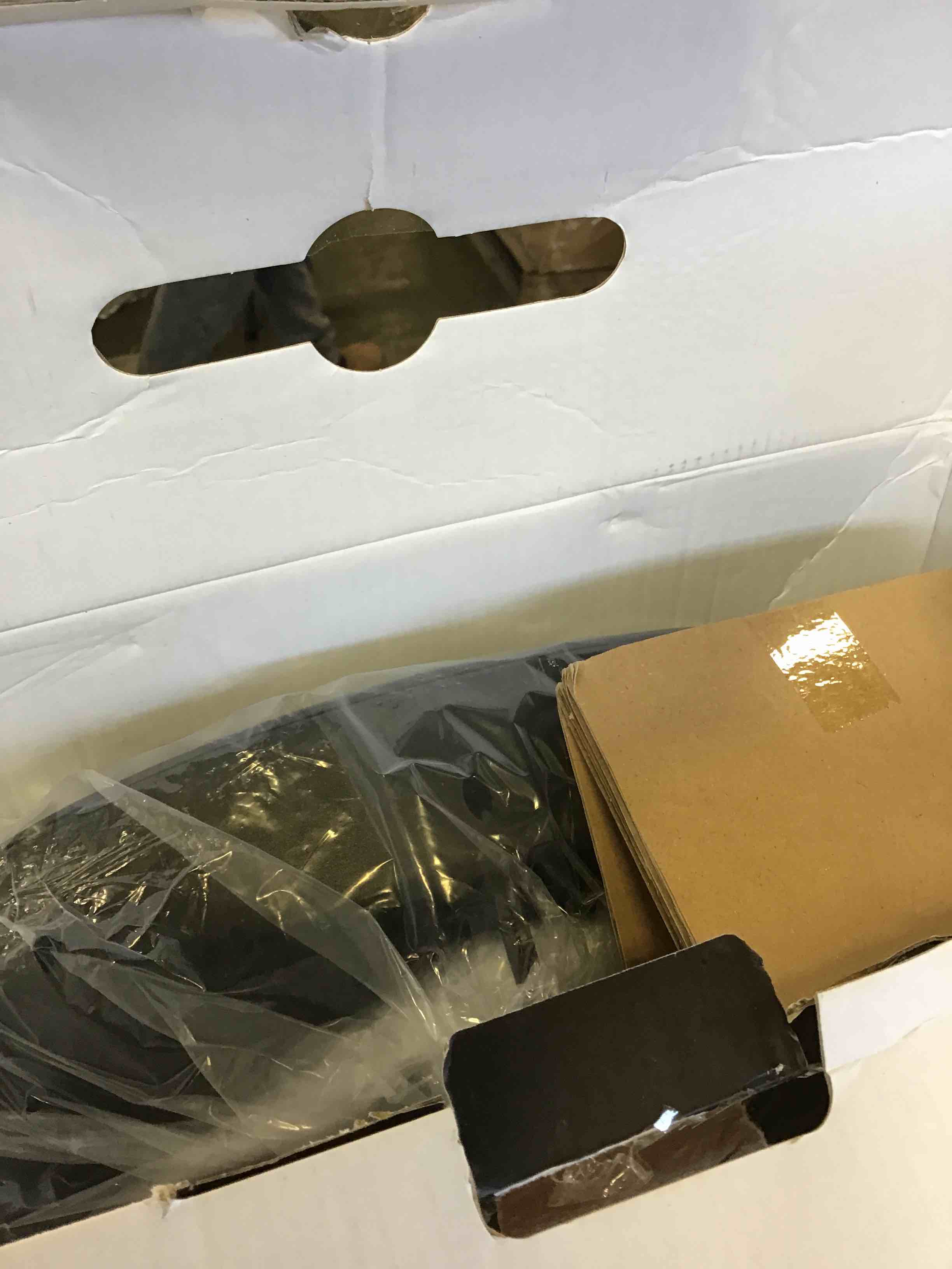 https://s3.amazonaws.com/lotting-images-prod/bidfta/BLU6261975_1715613045477.jpeg