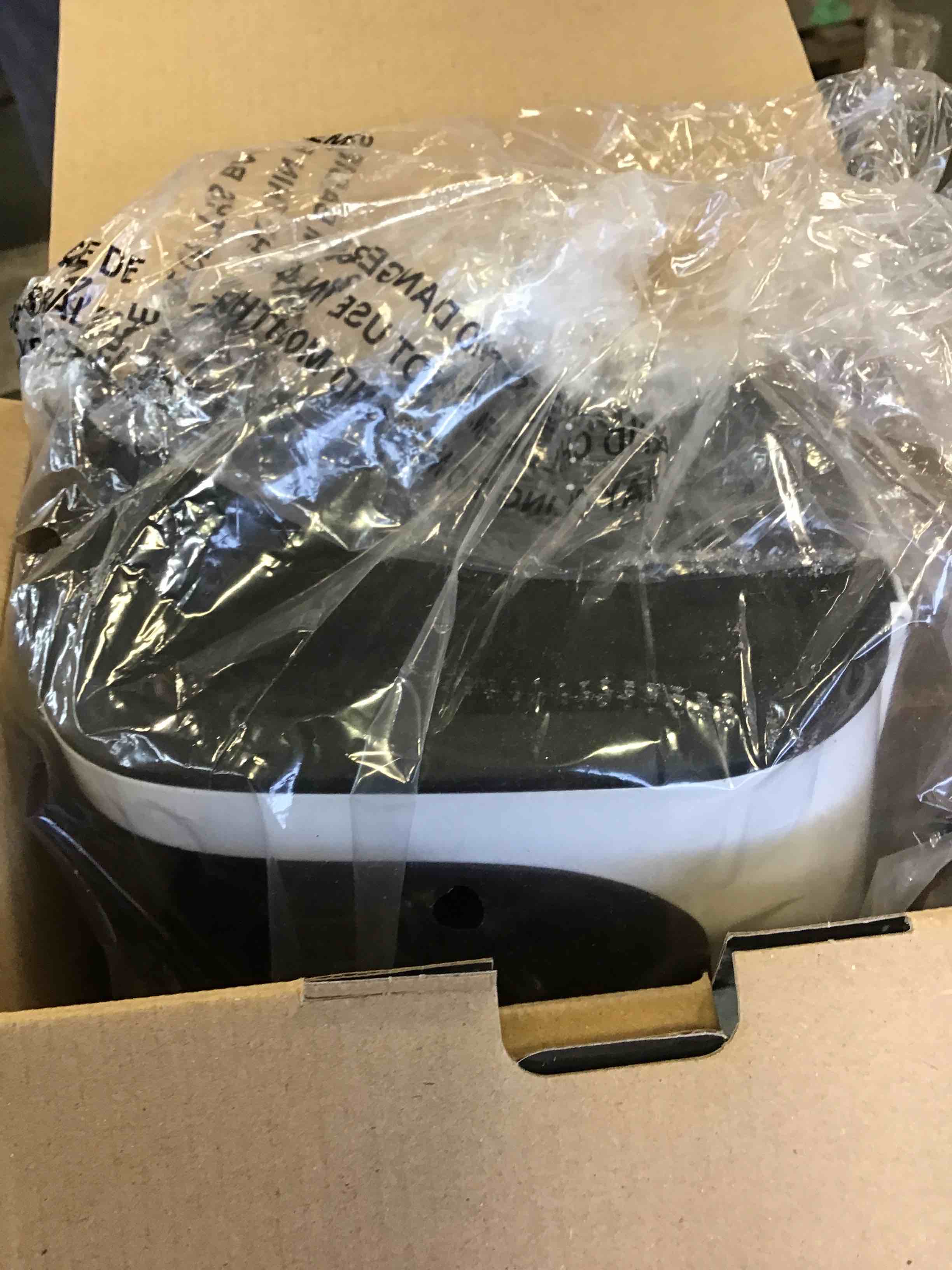 https://s3.amazonaws.com/lotting-images-prod/bidfta/BLU6261992_1715615237652.jpeg
