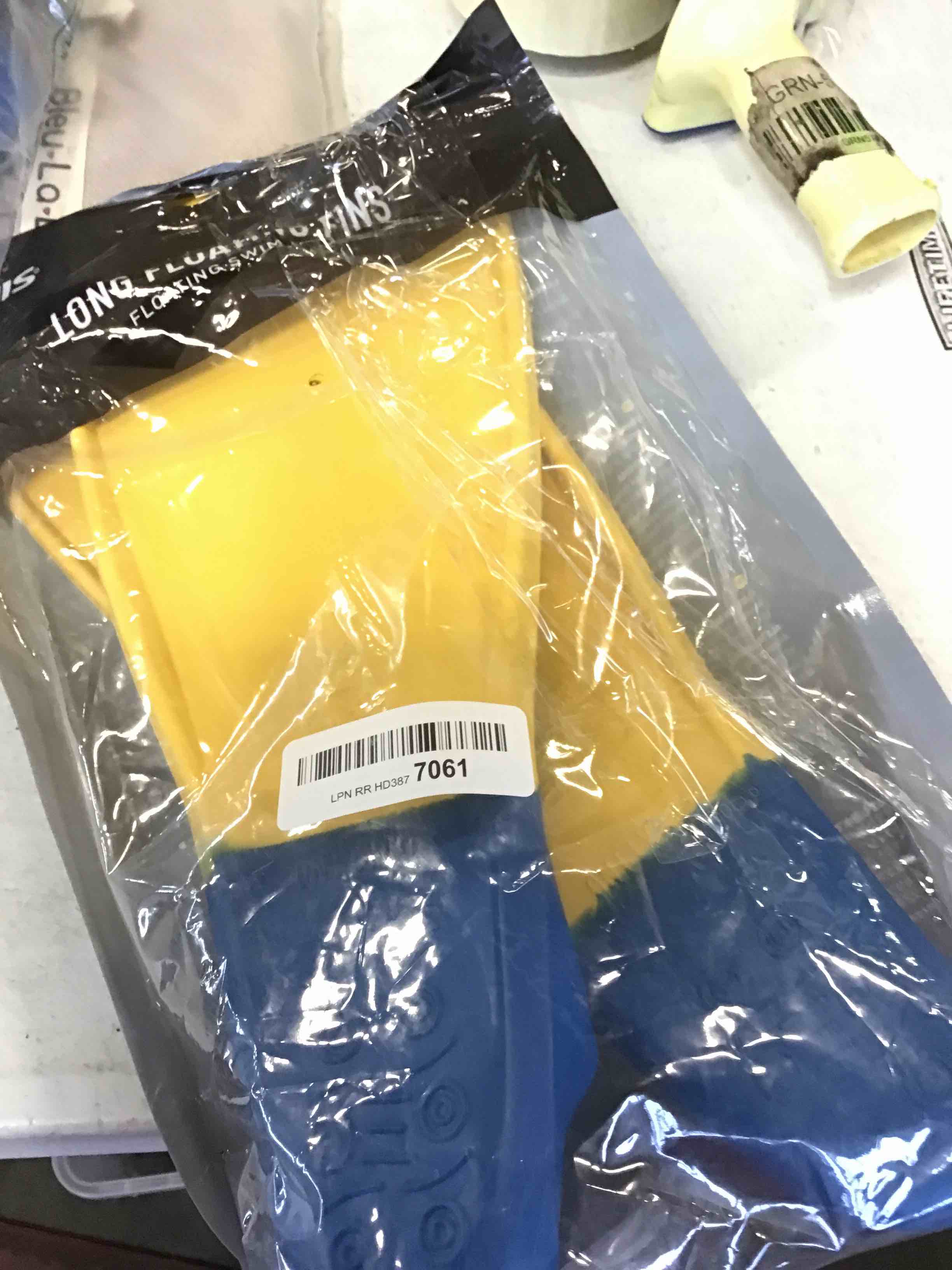 Amazon.com: FINIS Aletas flotantes largas, azul / amarillo, xs (EE ...