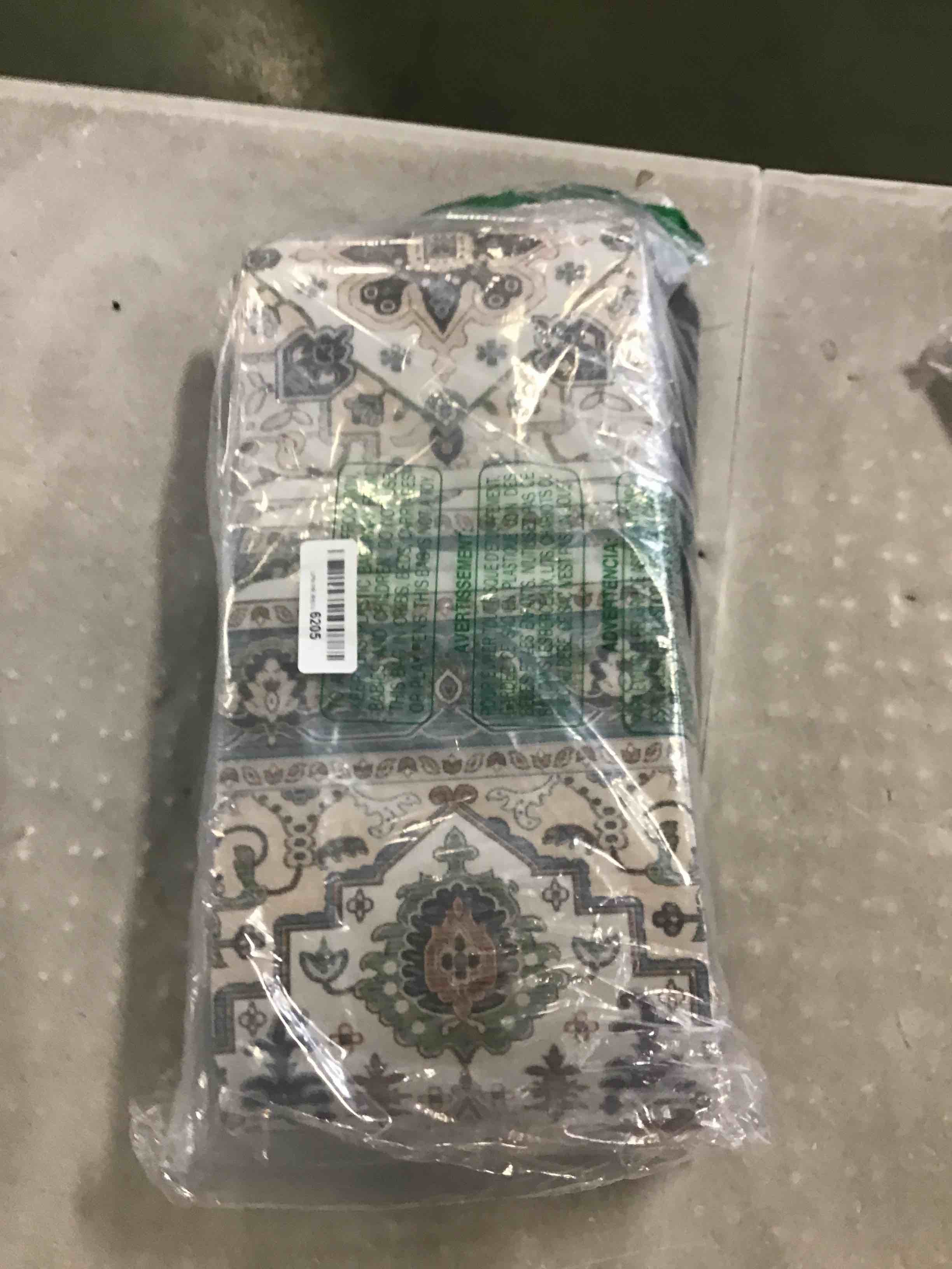 https://s3.amazonaws.com/lotting-images-prod/bidfta/BLU6263005_1715282845359.jpeg