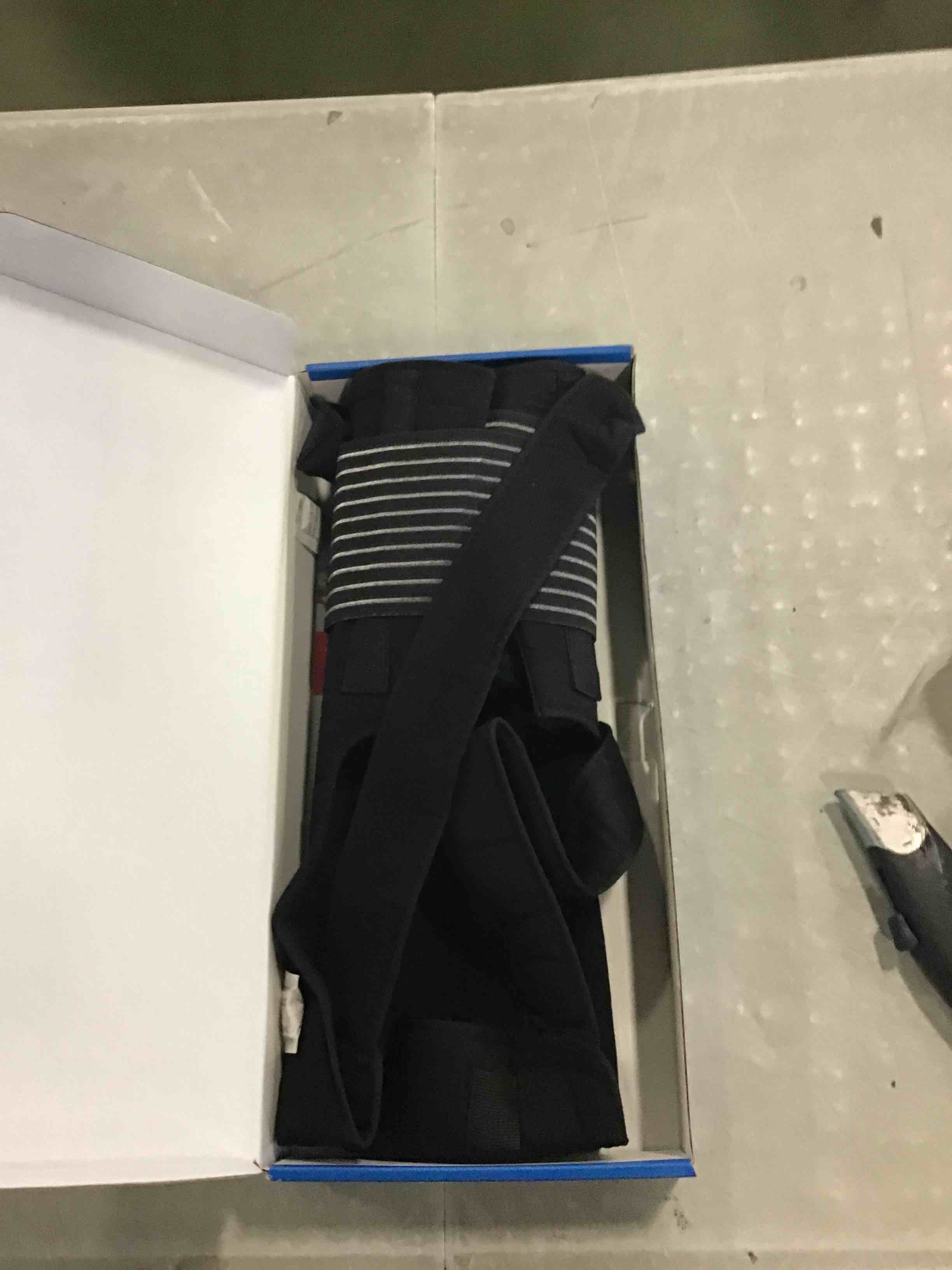 https://s3.amazonaws.com/lotting-images-prod/bidfta/BLU6263032_1715284221547.jpeg