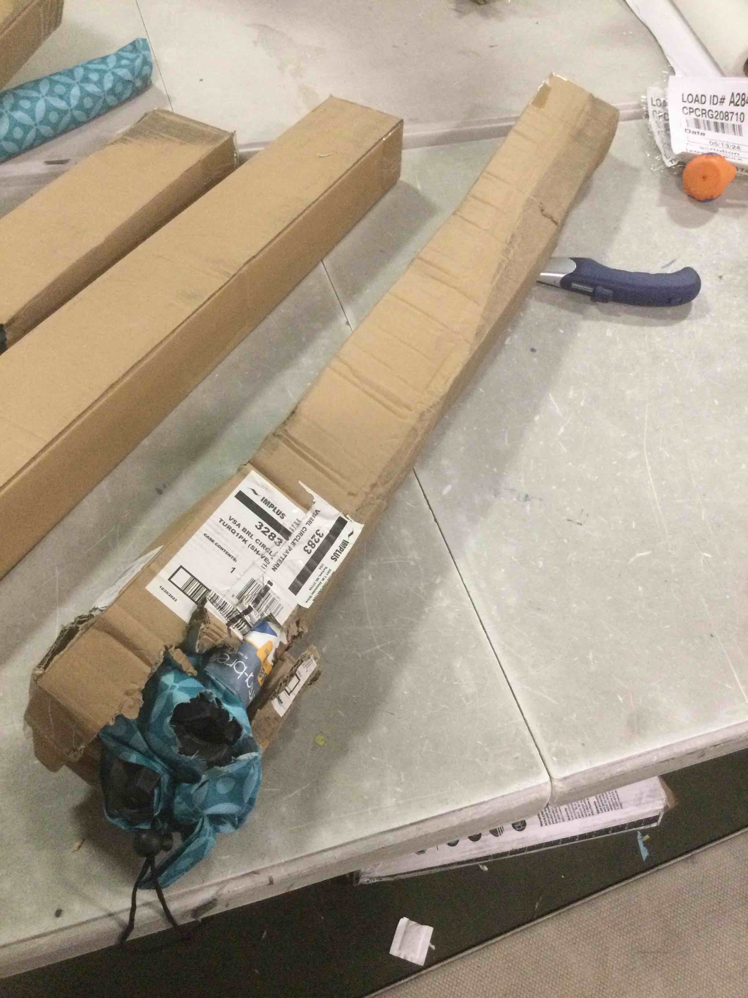 https://s3.amazonaws.com/lotting-images-prod/bidfta/BLU6265063_1715621862704.jpeg