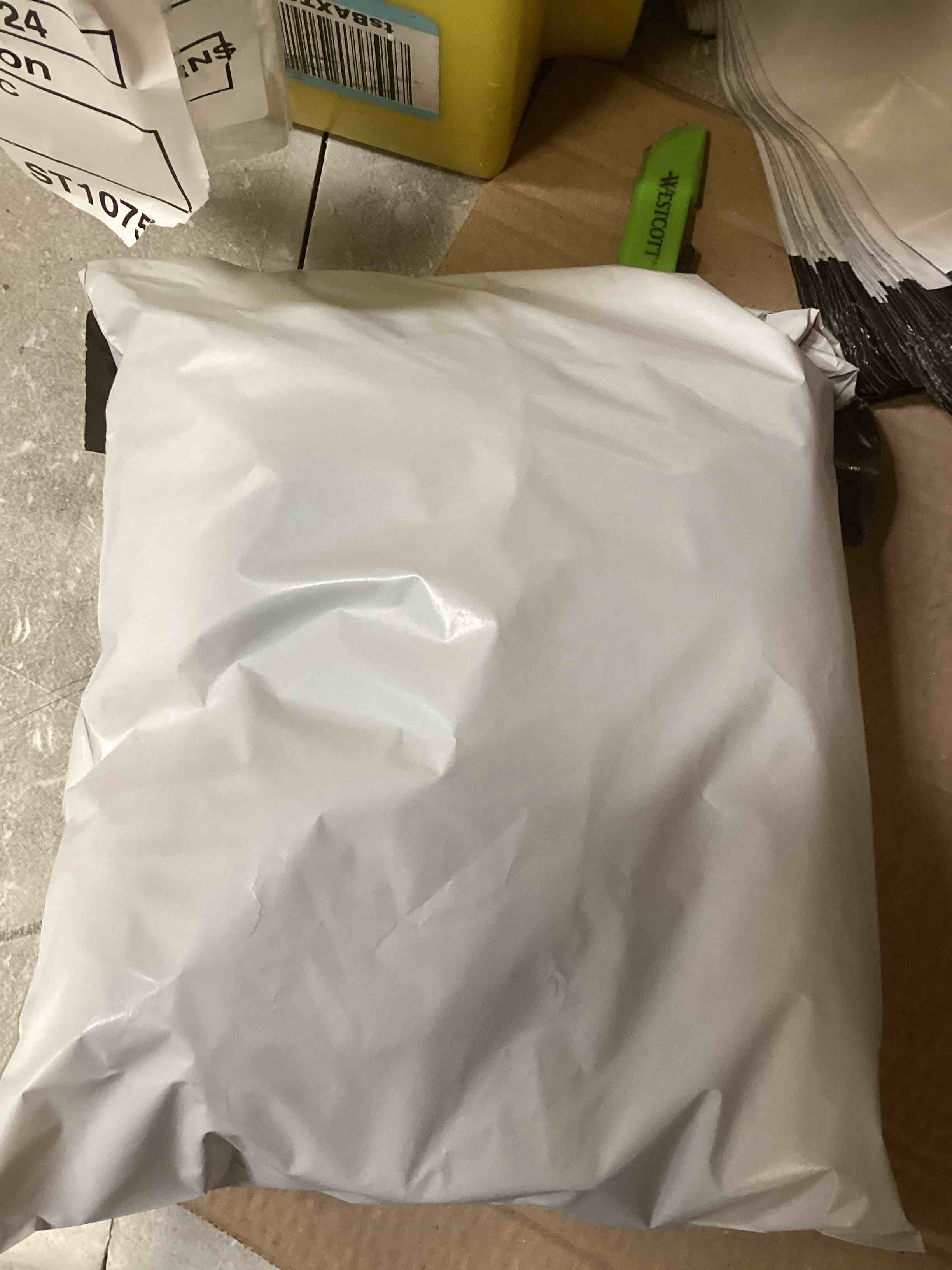 https://s3.amazonaws.com/lotting-images-prod/bidfta/BLU6265970_1715184681189.jpeg