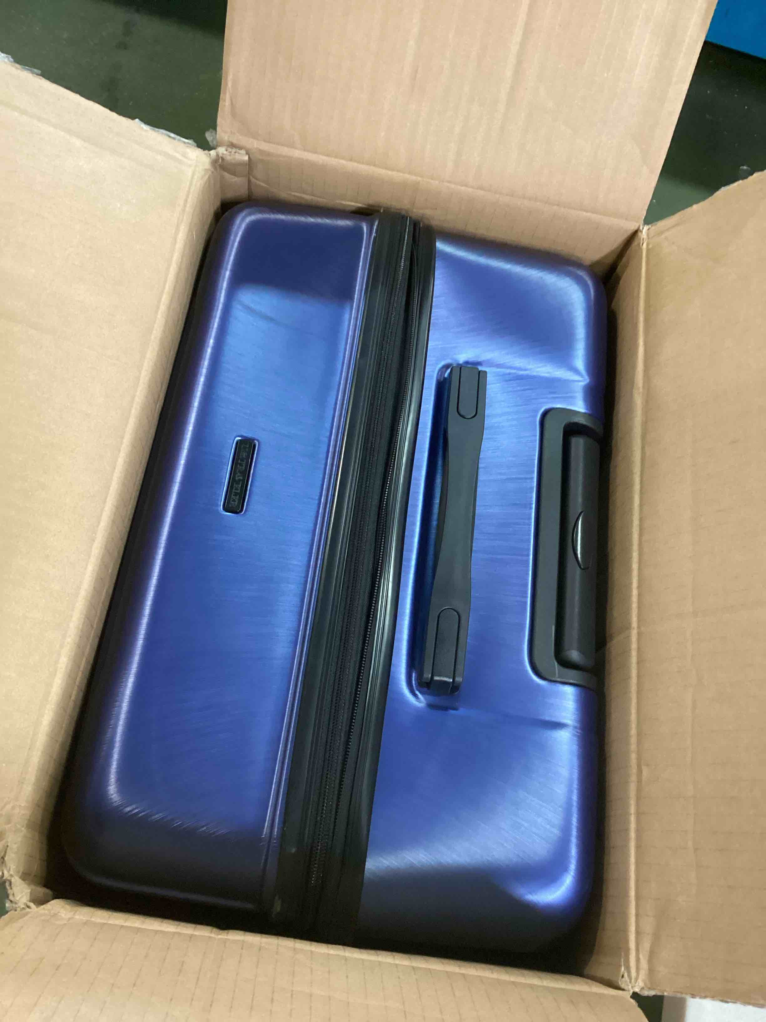 https://s3.amazonaws.com/lotting-images-prod/bidfta/BLU6266610_1715370585198.jpeg