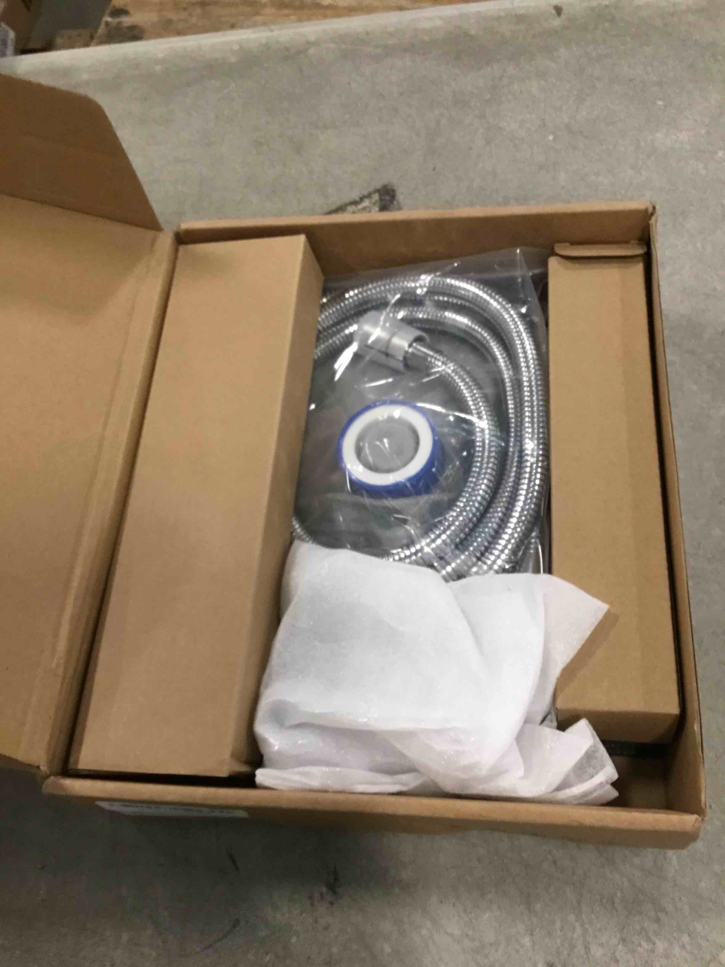 https://s3.amazonaws.com/lotting-images-prod/bidfta/BLU6266784_1715436115990.jpeg