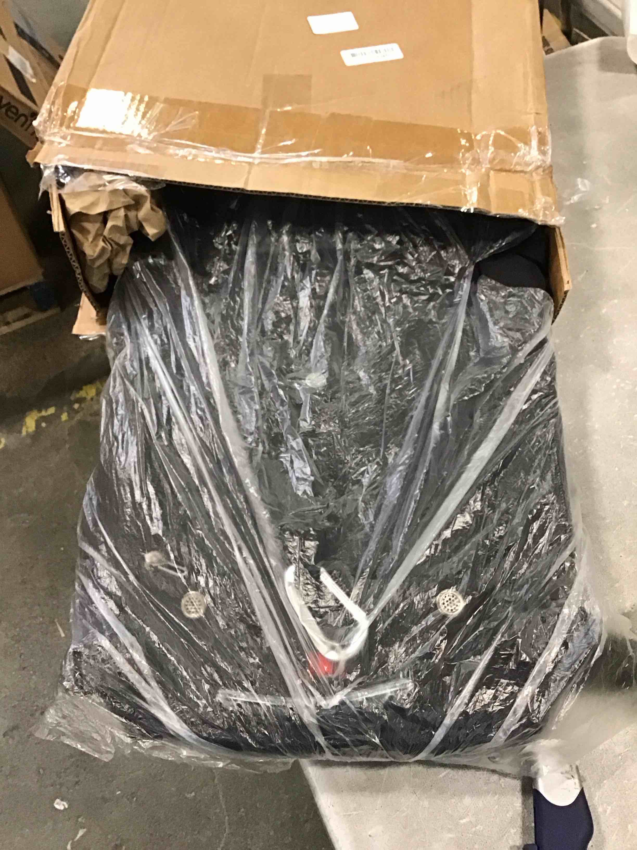 https://s3.amazonaws.com/lotting-images-prod/bidfta/BLU6266974_1715875928793.jpeg