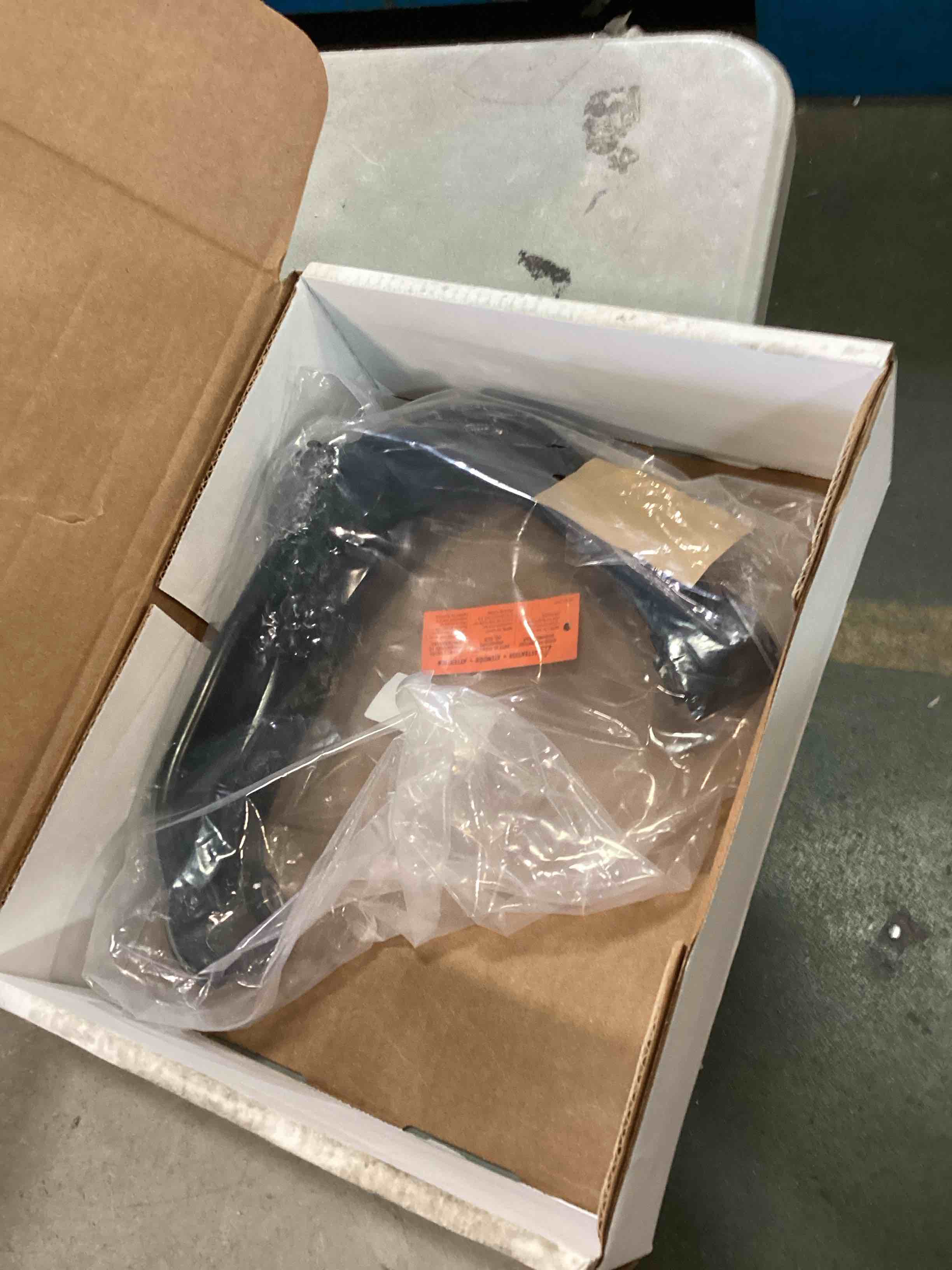 https://s3.amazonaws.com/lotting-images-prod/bidfta/BLU6267410_1716233963105.jpeg