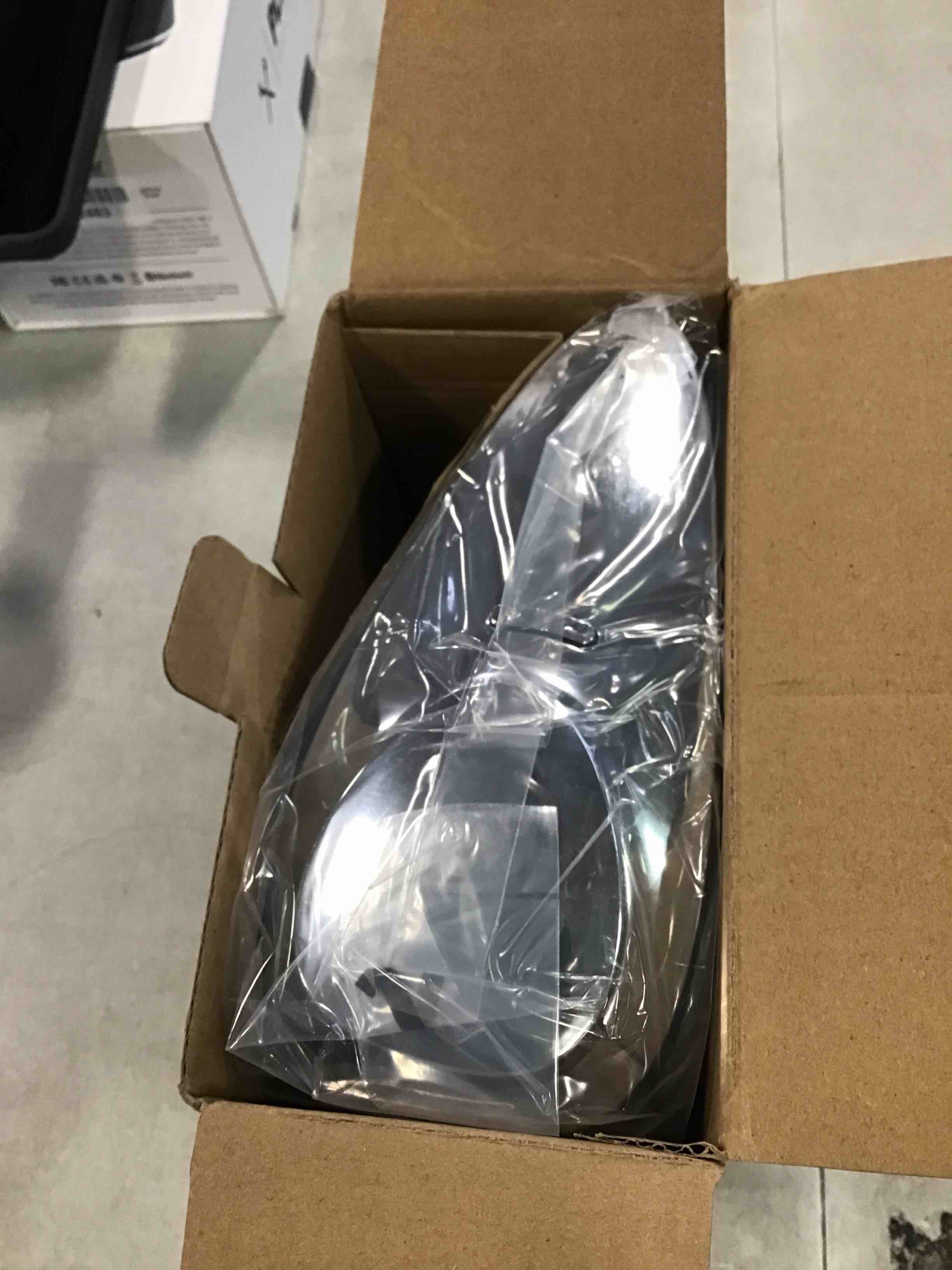 https://s3.amazonaws.com/lotting-images-prod/bidfta/BLU6268052_1715342473363.jpeg