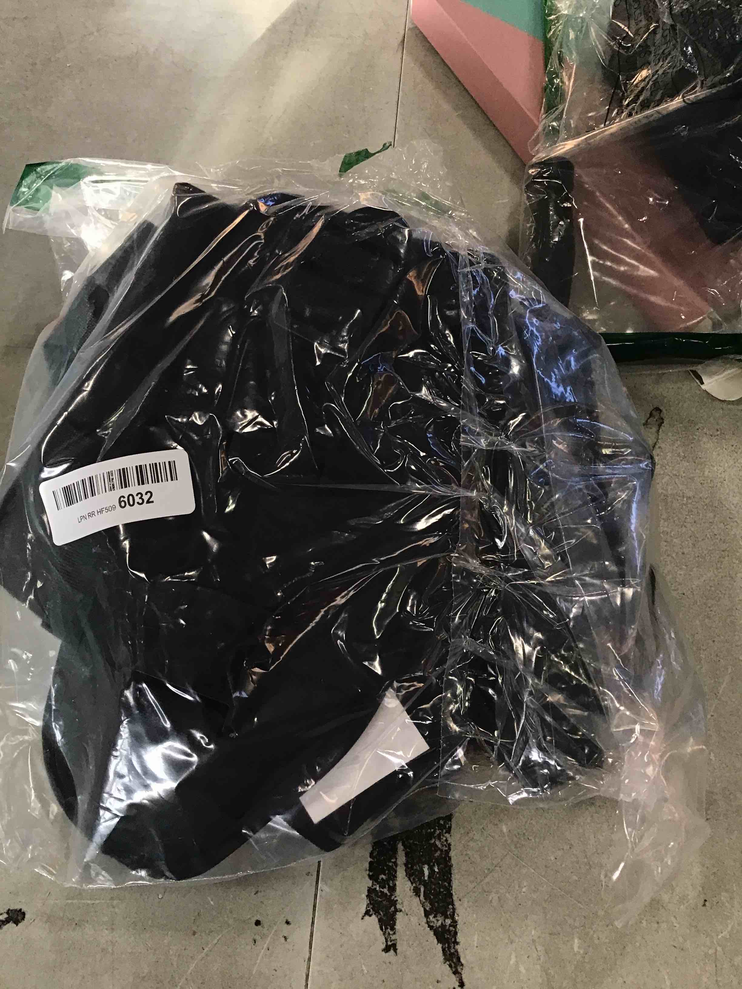 https://s3.amazonaws.com/lotting-images-prod/bidfta/BLU6268404_1715600862866.jpeg