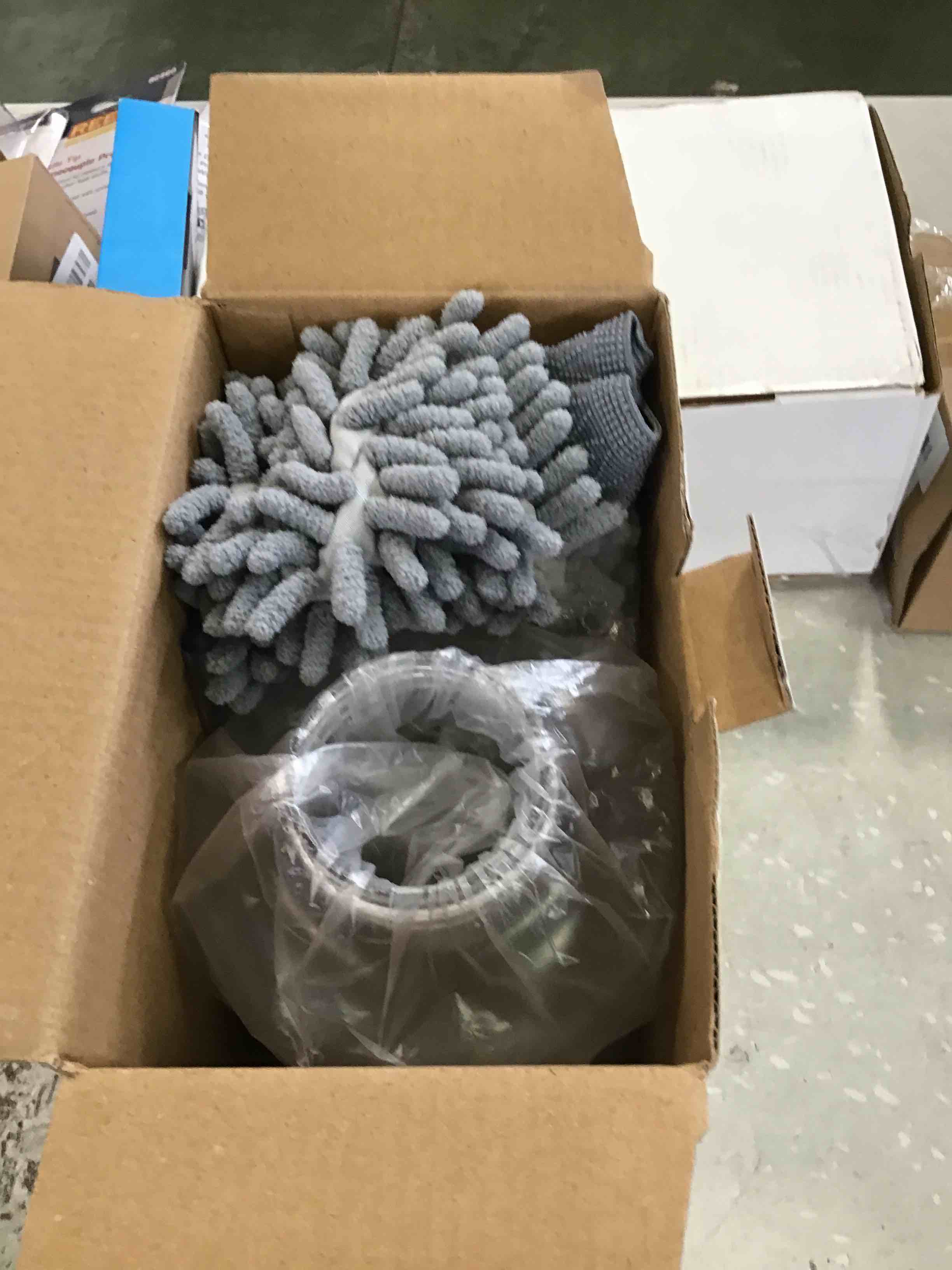 https://s3.amazonaws.com/lotting-images-prod/bidfta/BLU6268664_1715626765489.jpeg
