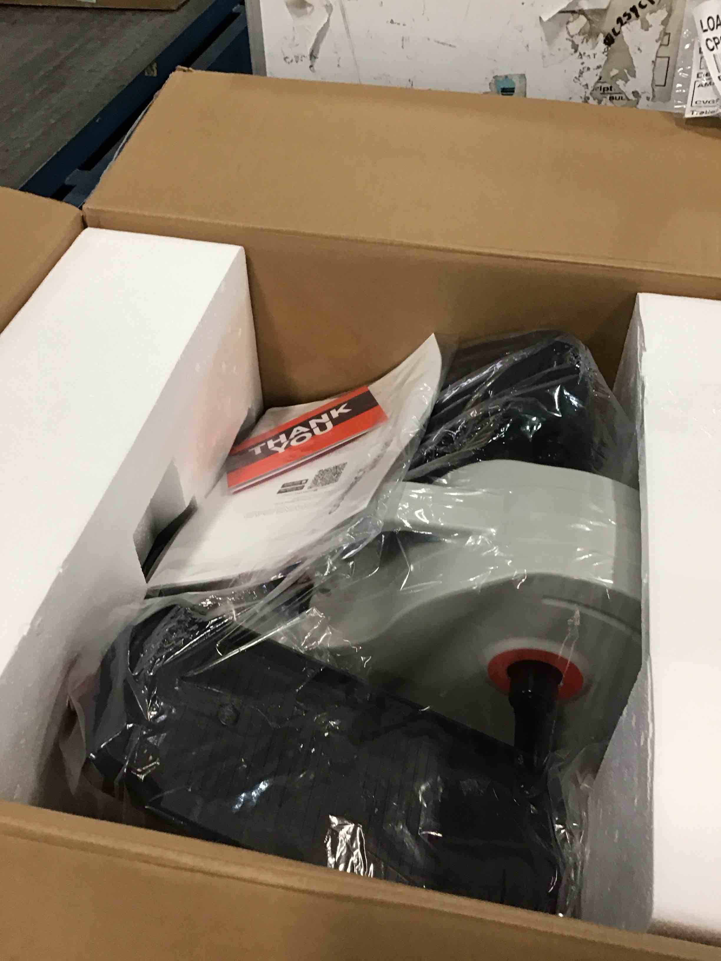 https://s3.amazonaws.com/lotting-images-prod/bidfta/BLU6269311_1715259933670.jpeg