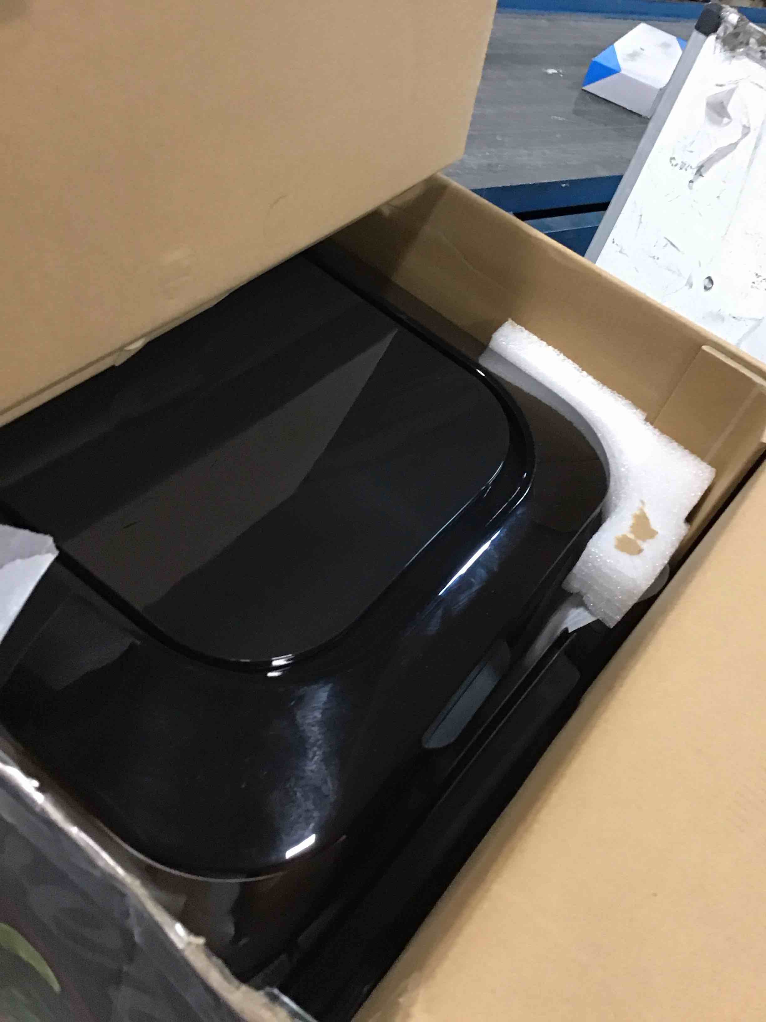 https://s3.amazonaws.com/lotting-images-prod/bidfta/BLU6269345_1715265740837.jpeg