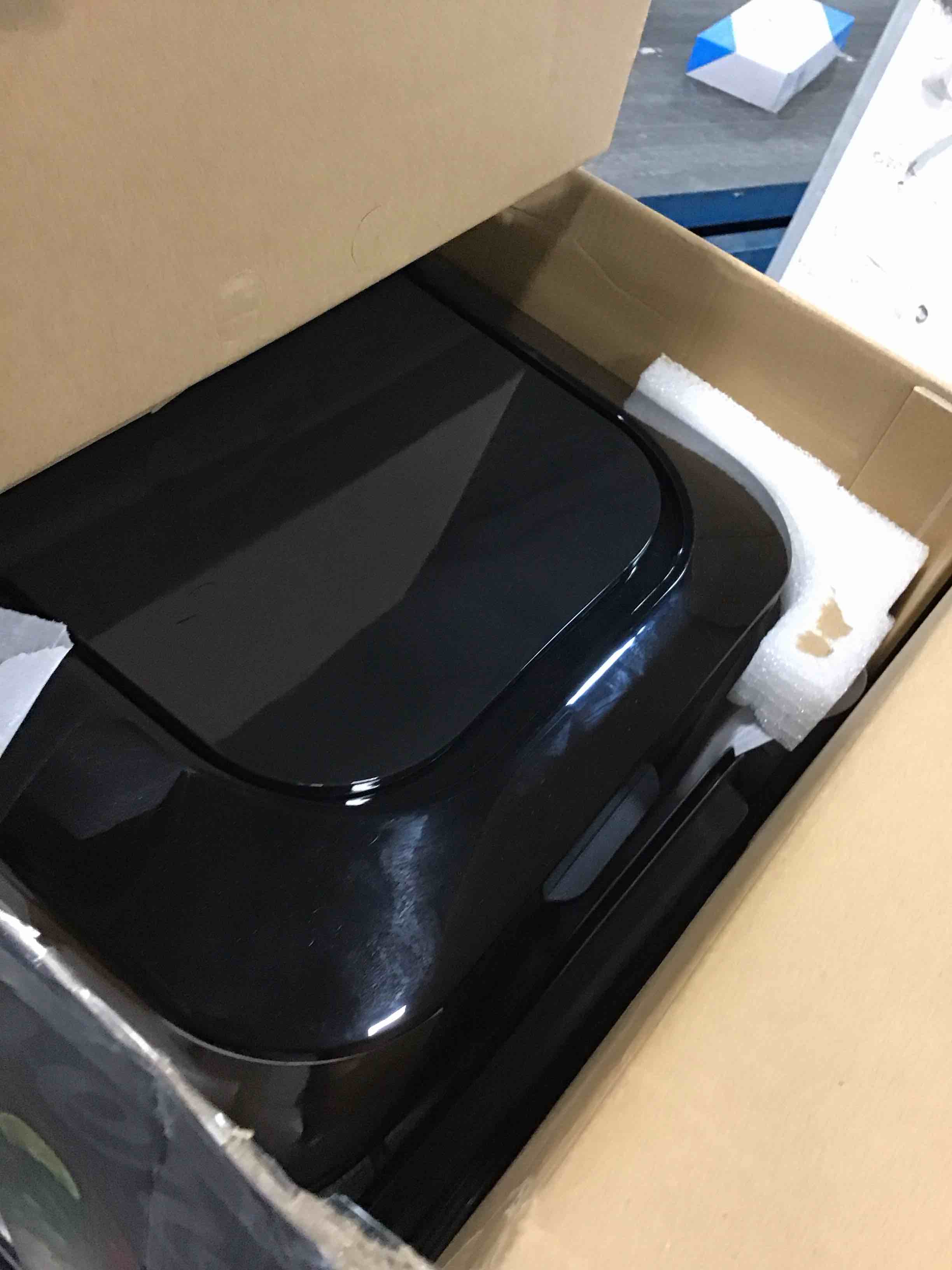 https://s3.amazonaws.com/lotting-images-prod/bidfta/BLU6269345_1715265742674.jpeg
