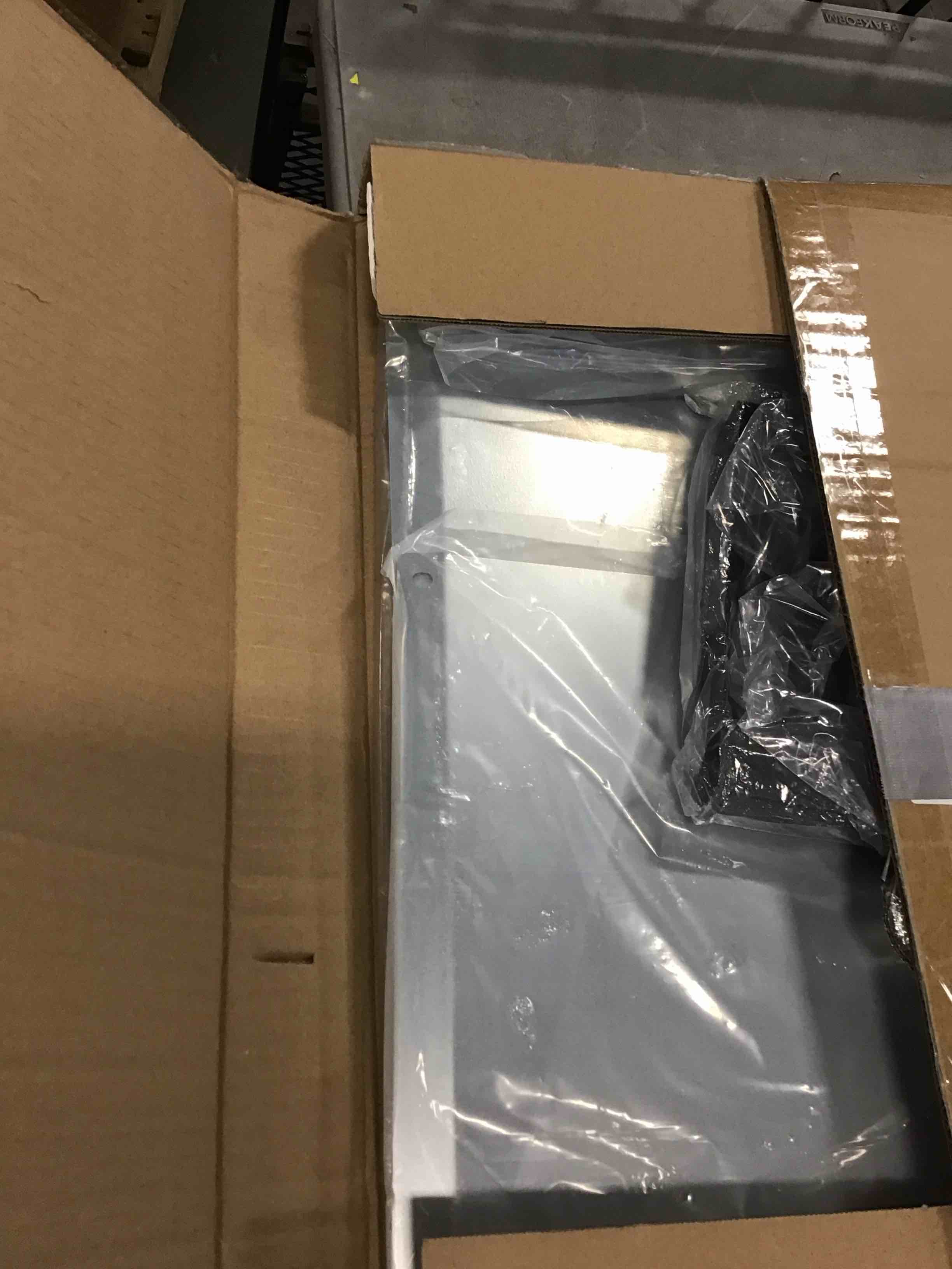 https://s3.amazonaws.com/lotting-images-prod/bidfta/BLU6269499_1715342753449.jpeg