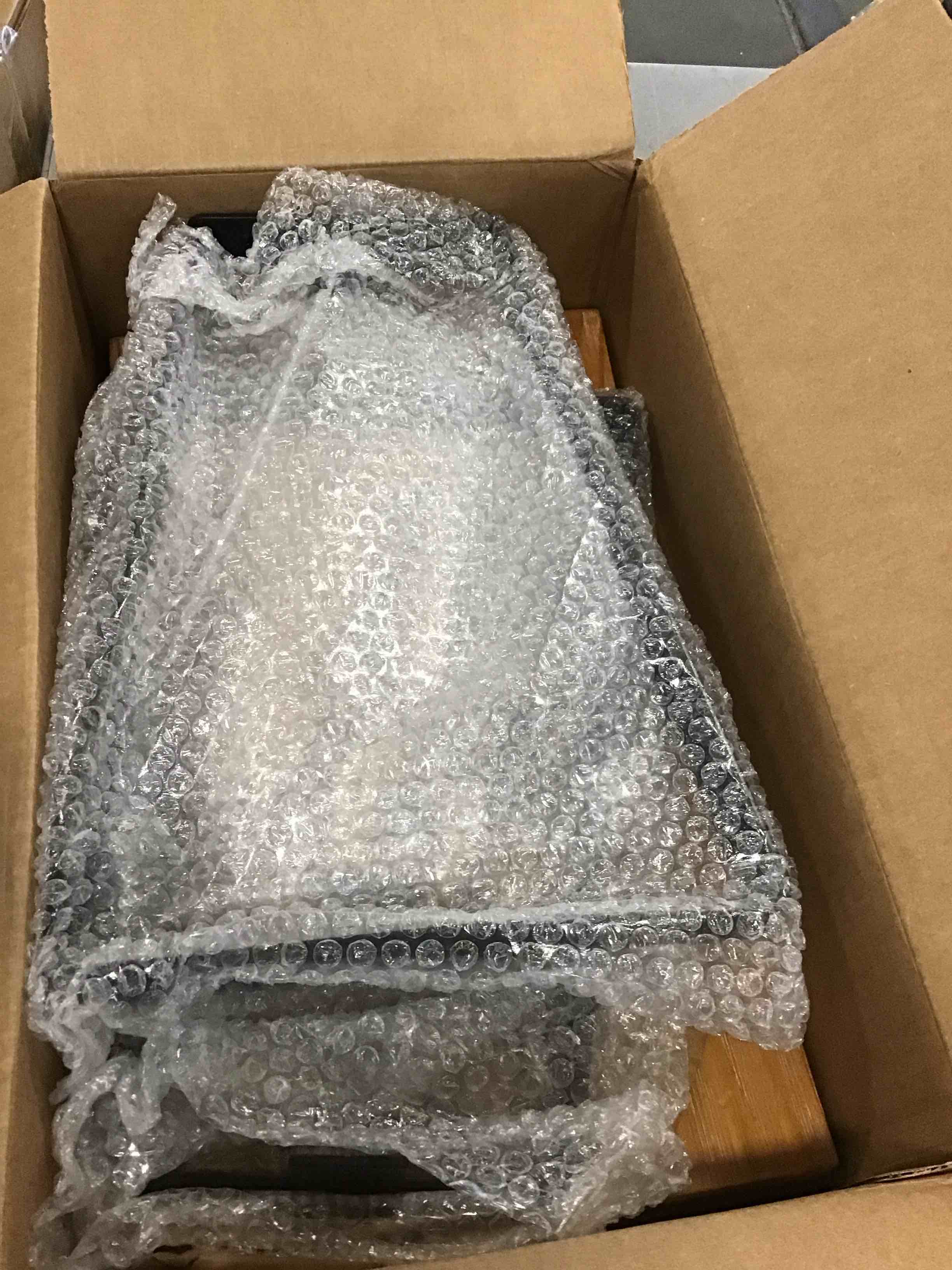 https://s3.amazonaws.com/lotting-images-prod/bidfta/BLU6269531_1715345767607.jpeg