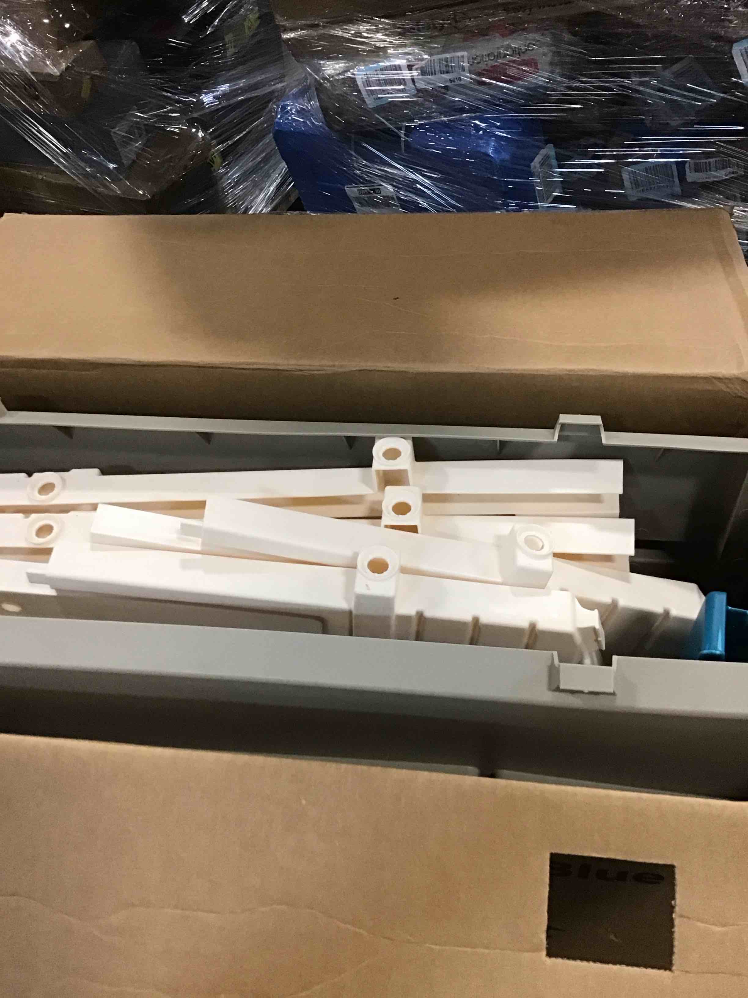 https://s3.amazonaws.com/lotting-images-prod/bidfta/BLU6270025_1715699351238.jpeg