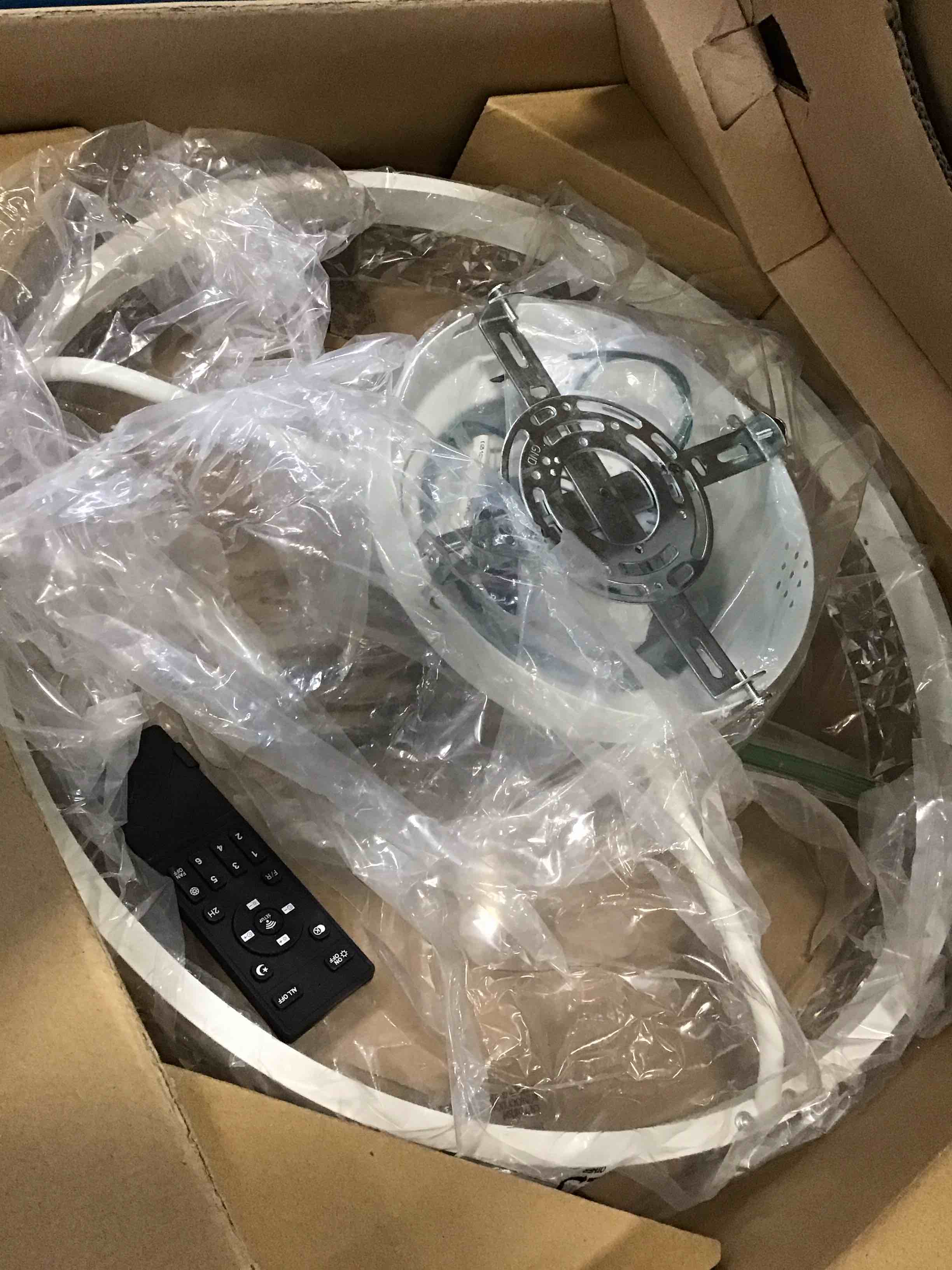 https://s3.amazonaws.com/lotting-images-prod/bidfta/BLU6270462_1715099539812.jpeg