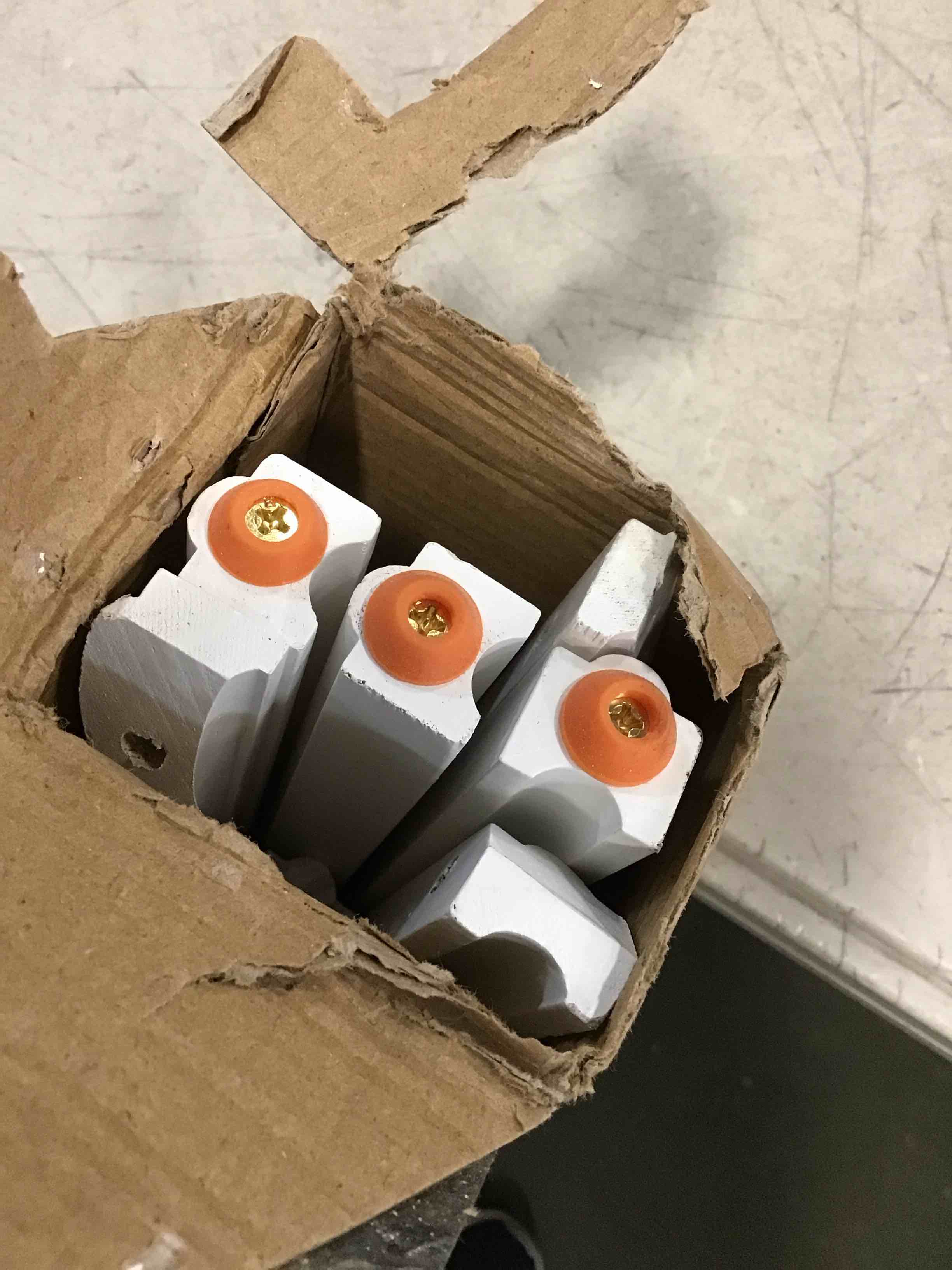 https://s3.amazonaws.com/lotting-images-prod/bidfta/BLU6271494_1715629263493.jpeg