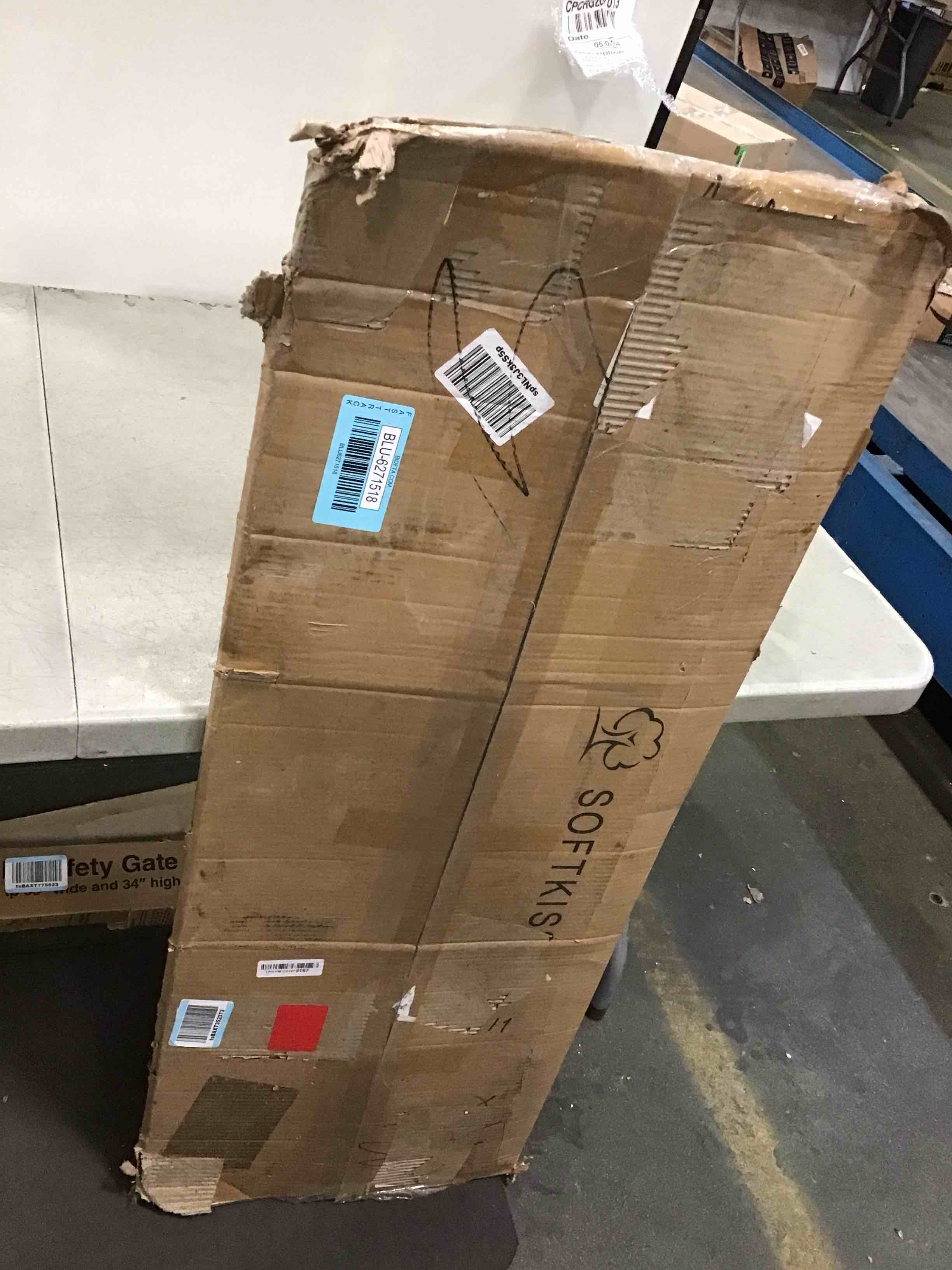 https://s3.amazonaws.com/lotting-images-prod/bidfta/BLU6271518_1715685677841.jpeg