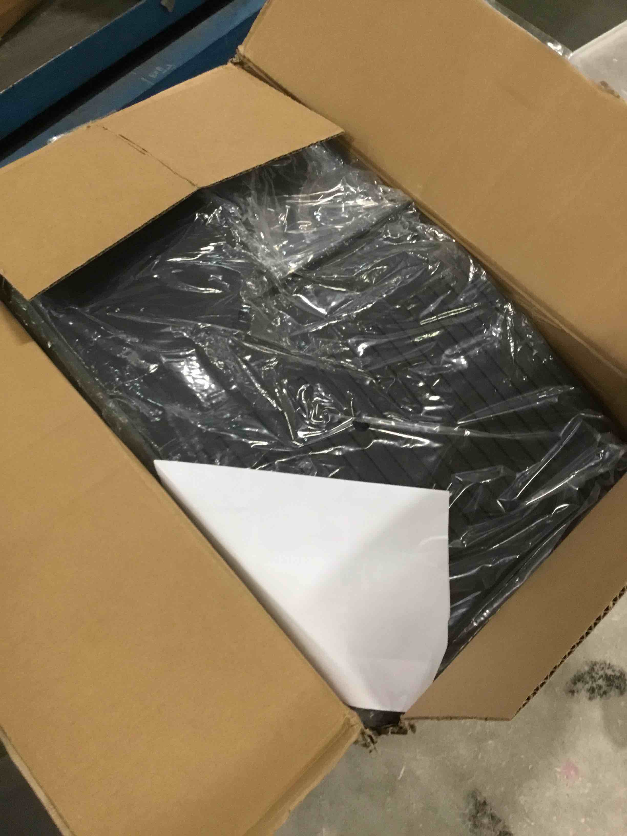 https://s3.amazonaws.com/lotting-images-prod/bidfta/BLU6272080_1712951760482.jpeg