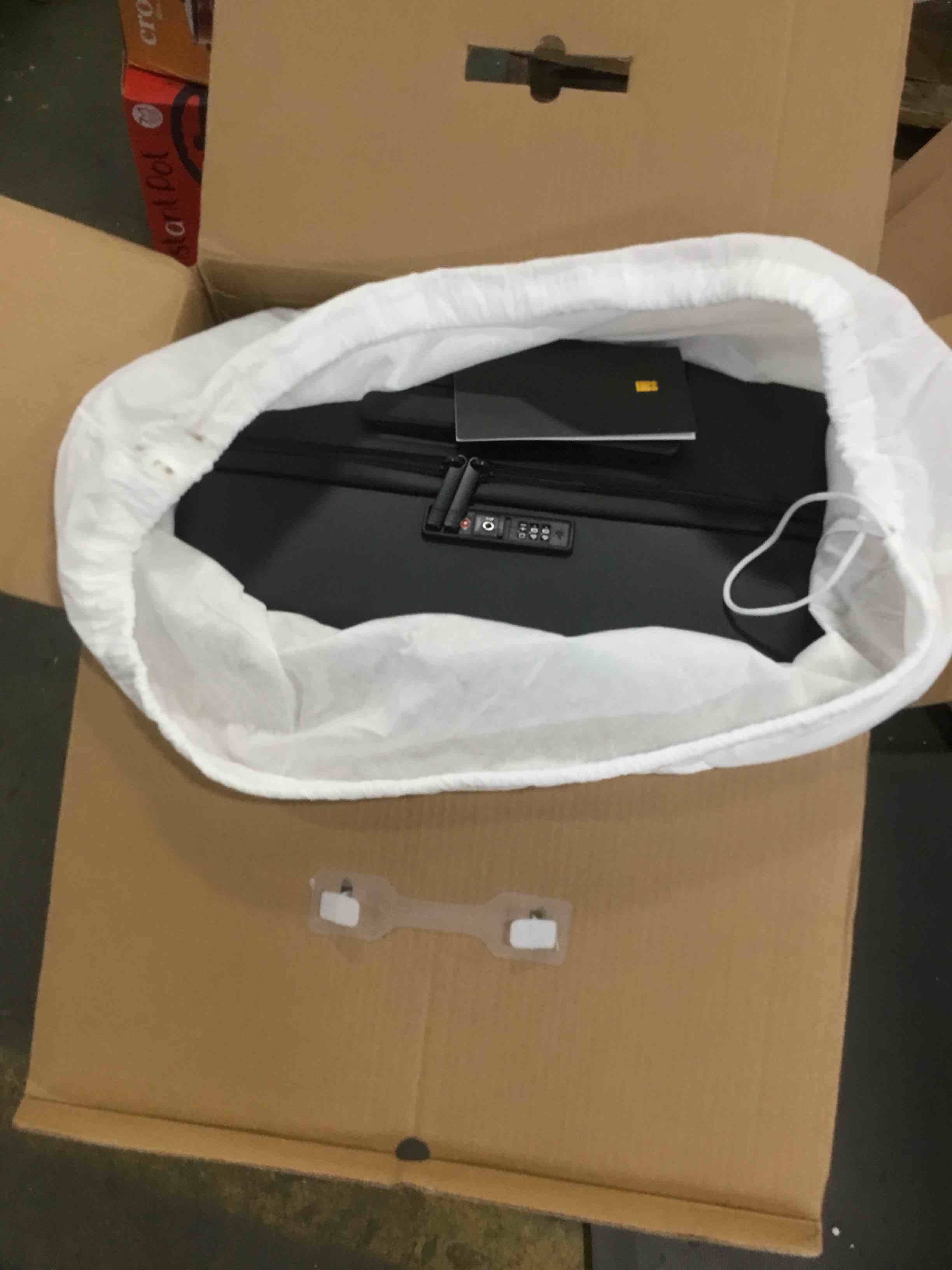 https://s3.amazonaws.com/lotting-images-prod/bidfta/BLU6272330_1713211236799.jpeg