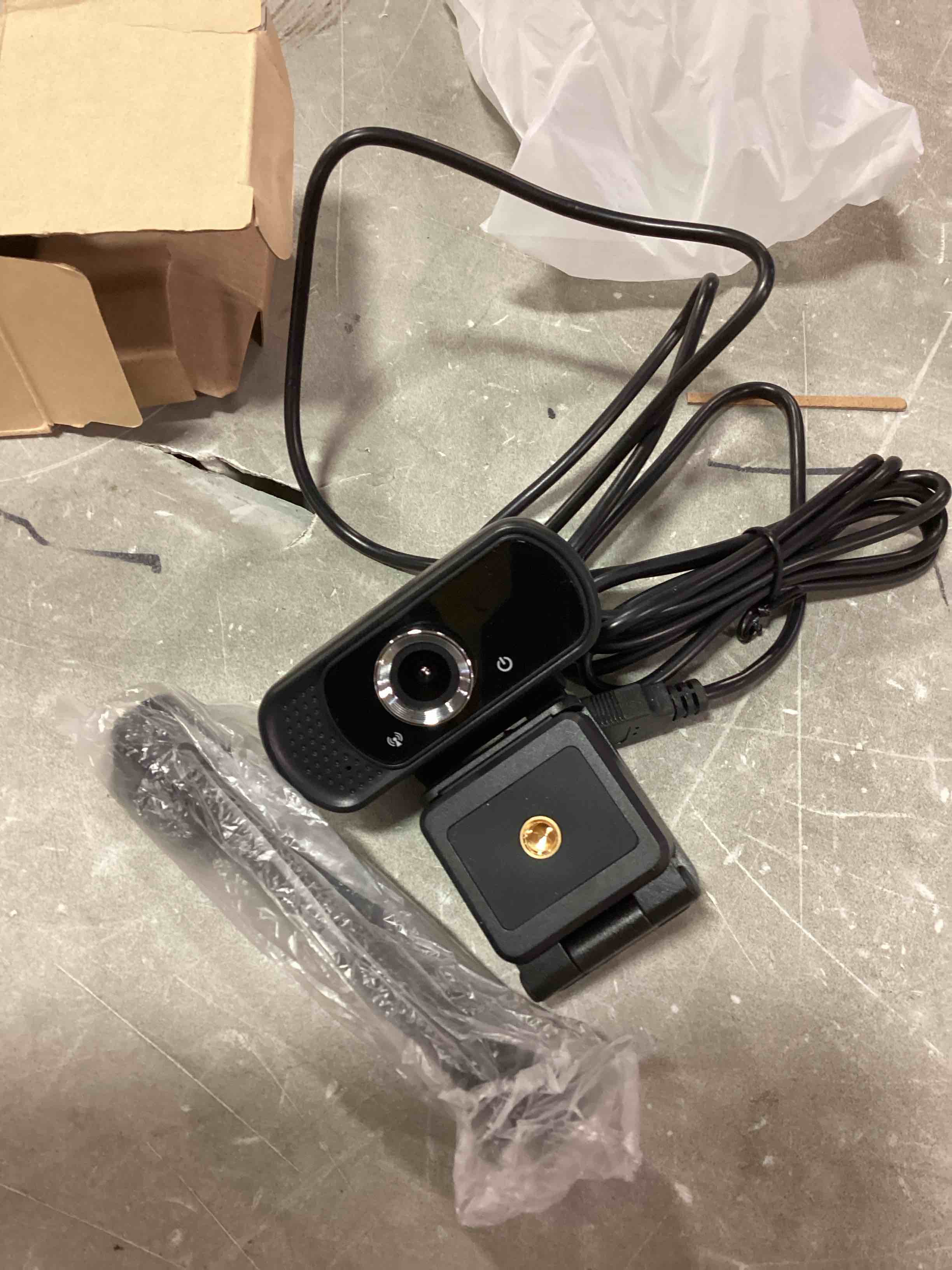 https://s3.amazonaws.com/lotting-images-prod/bidfta/BLU6275329_1713469064180.jpeg