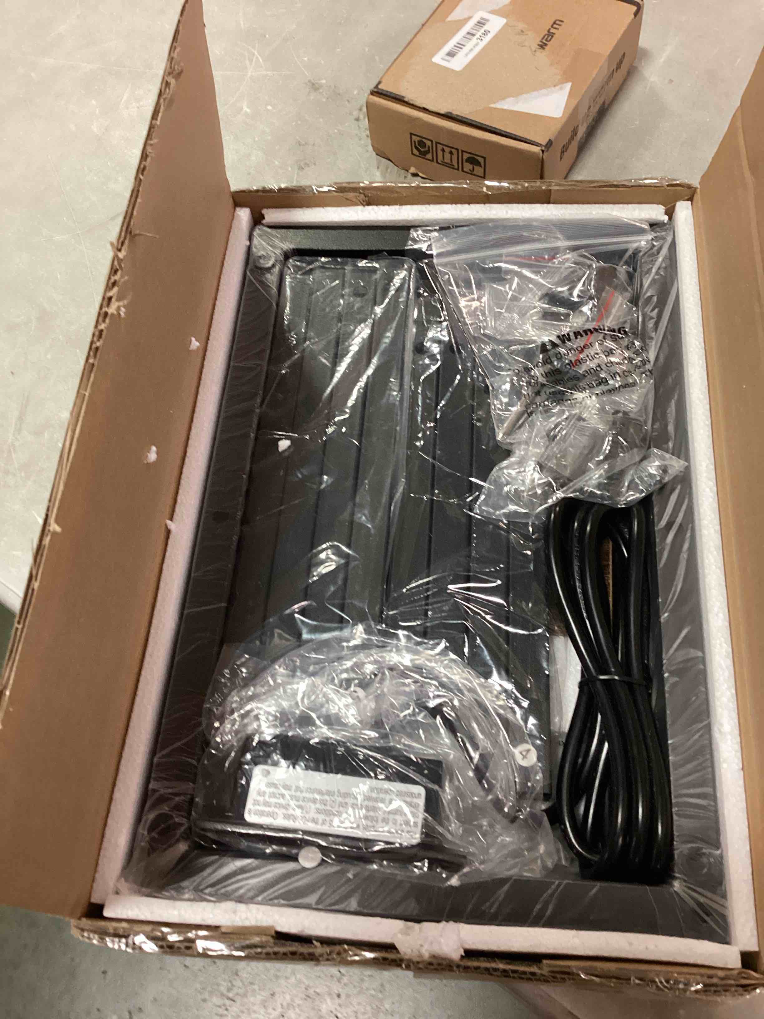 https://s3.amazonaws.com/lotting-images-prod/bidfta/BLU6275541_1713808681446.jpeg