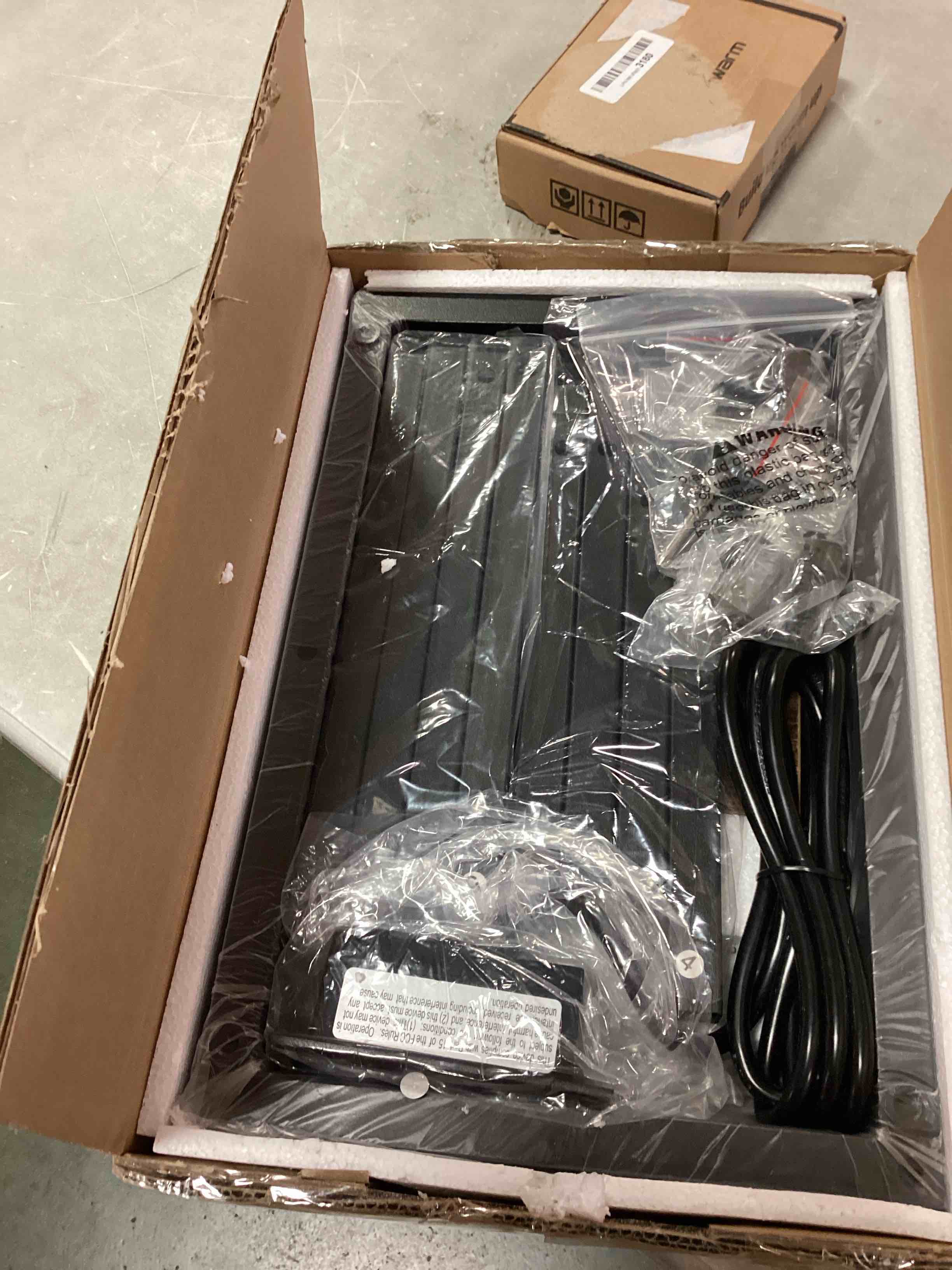 https://s3.amazonaws.com/lotting-images-prod/bidfta/BLU6275541_1713808682529.jpeg